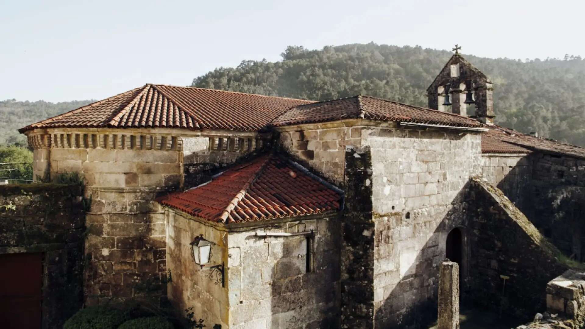 La aldea de Galicia declarada Conjunto Histórico-Artístico: pazos, puentes medievales...