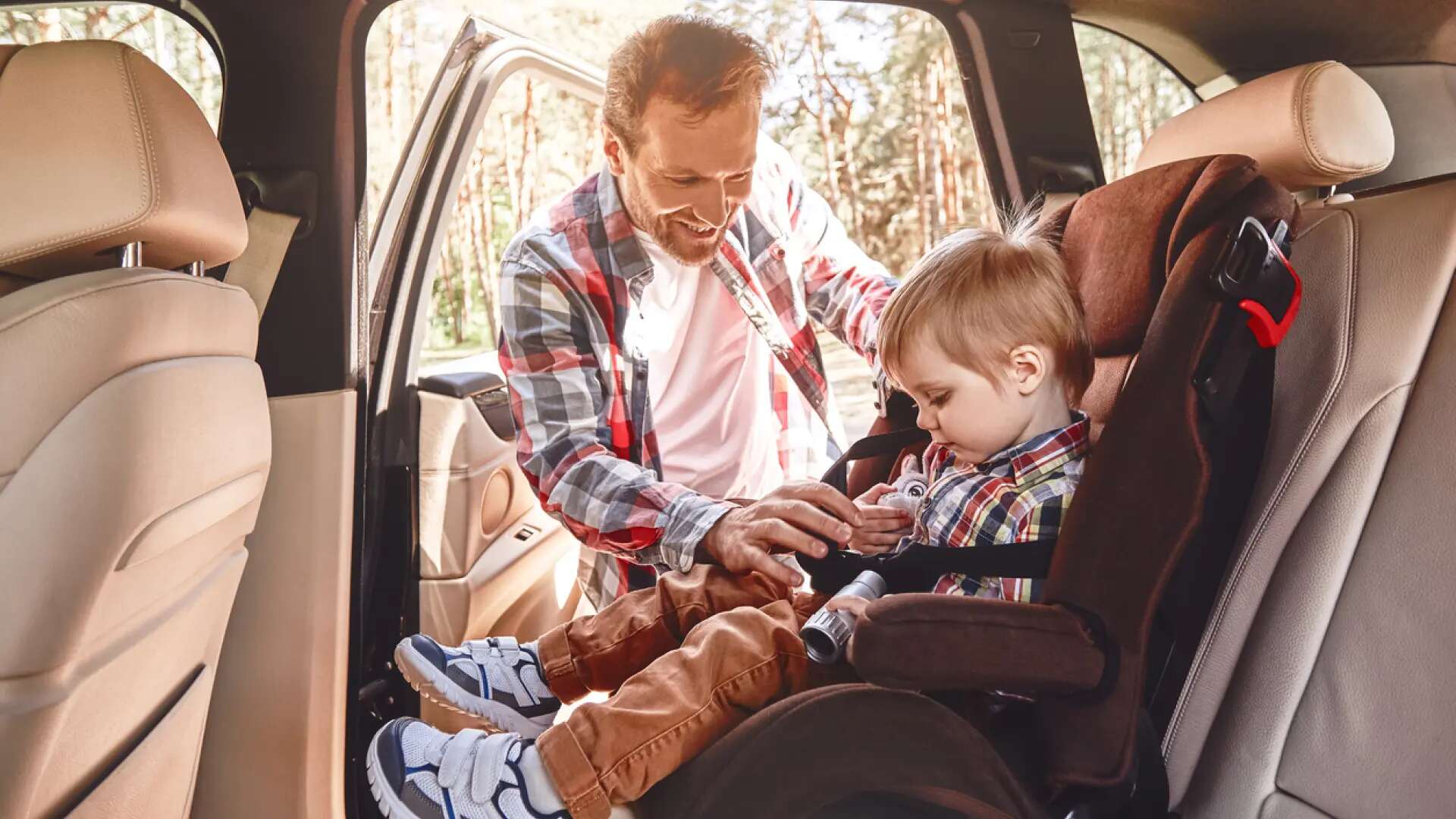 ¿Hasta cuándo debe usar un niño la silla del coche? Un profesor de autoescuela responde