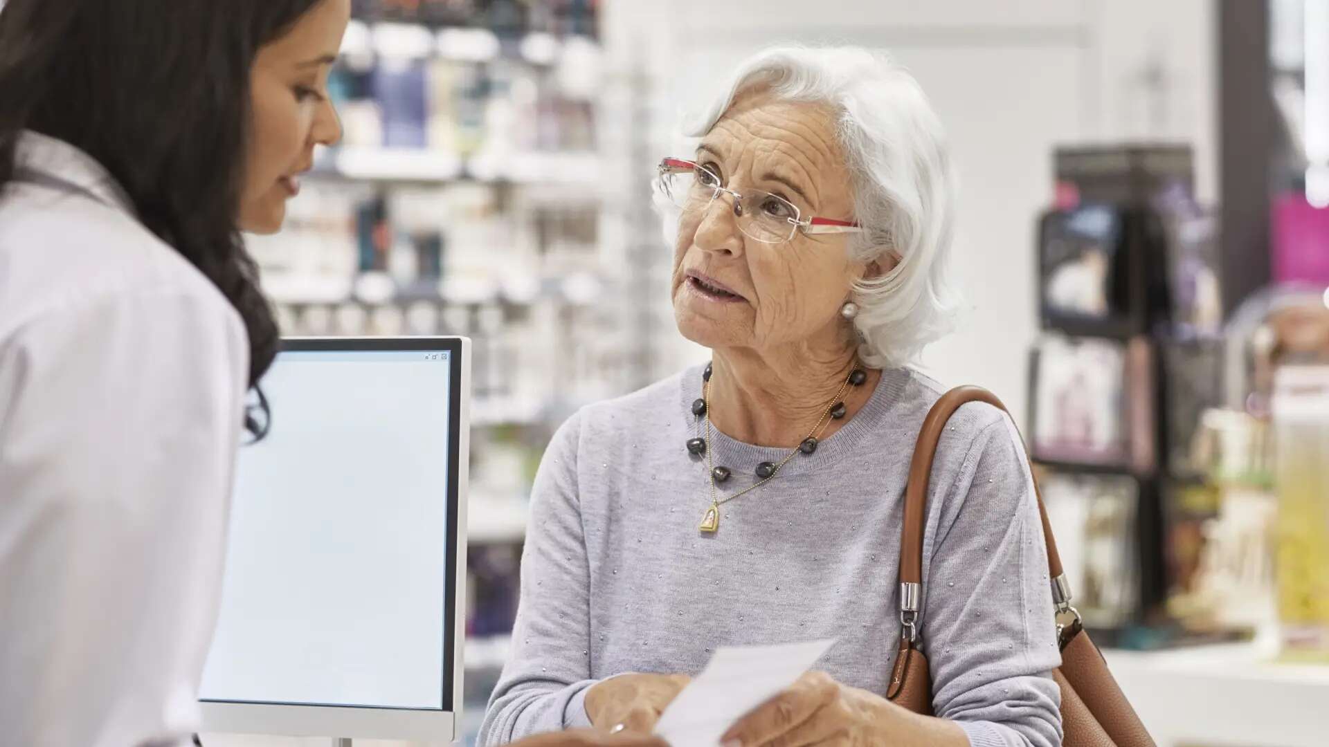 Sanidad revisa el precio de casi 14.000 medicamentos vendidos en farmacia con un ahorro final de 6,57 millones de euros