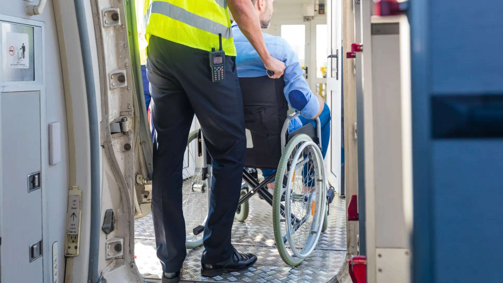 Cómo viajar en avión con silla de ruedas: 