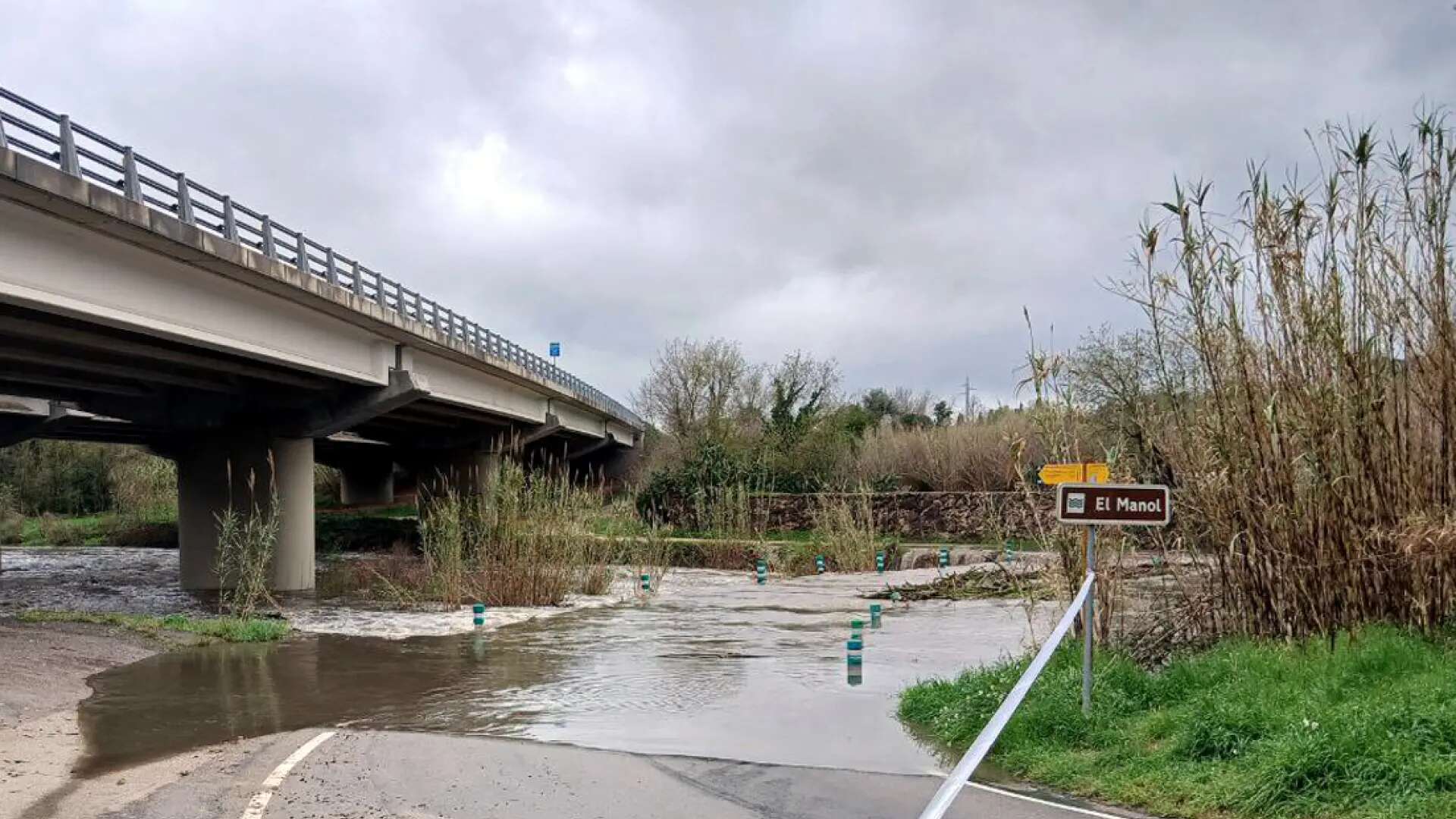 Cortadas cuatro carreteras catalanas en Barcelona y Girona tras el episodio de lluvias