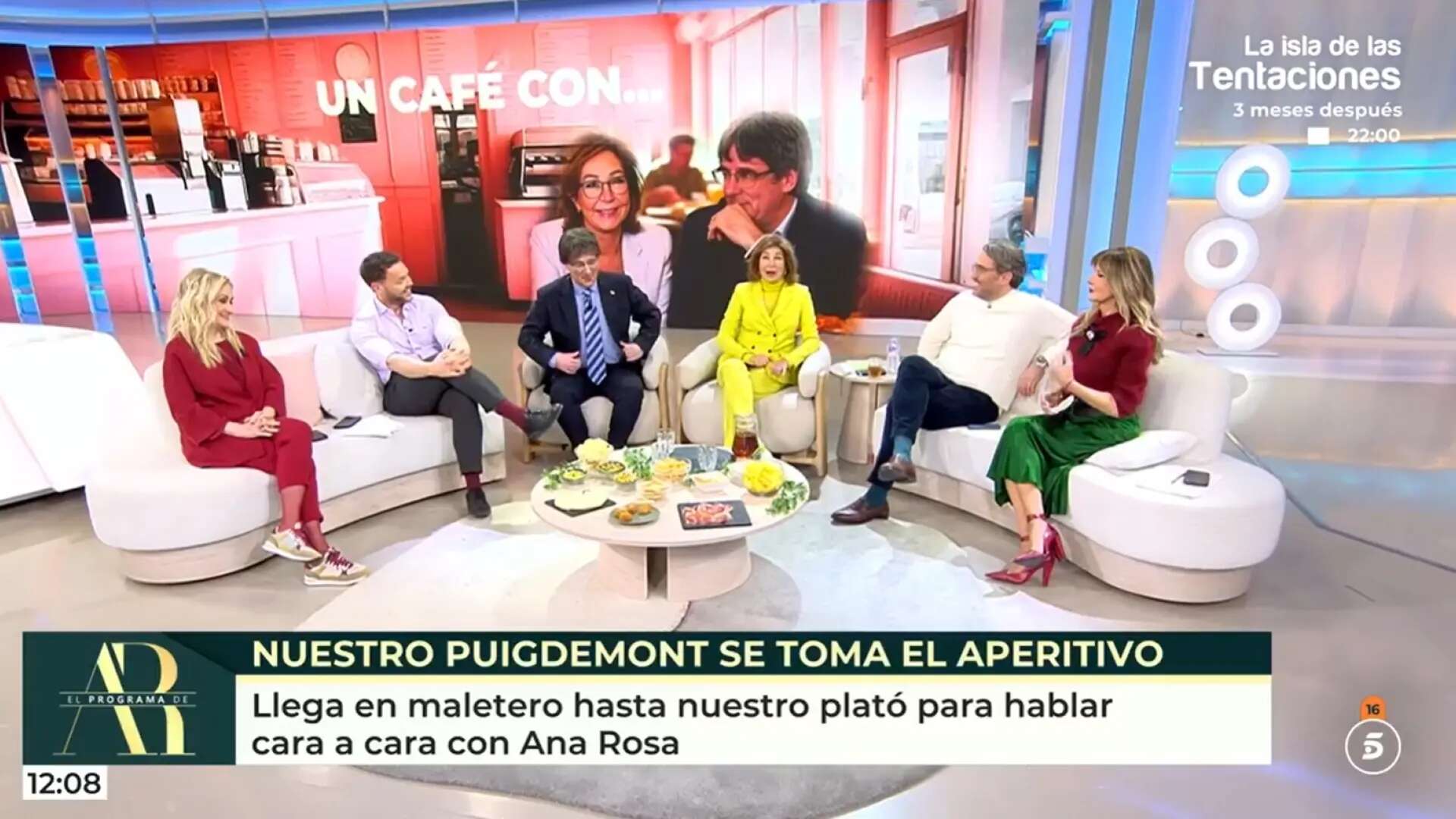 'El programa de Ana Rosa' copia a 'Espejo Público' con su sección 'Un café con...' y viste a Carlos Latre de Puigdemont