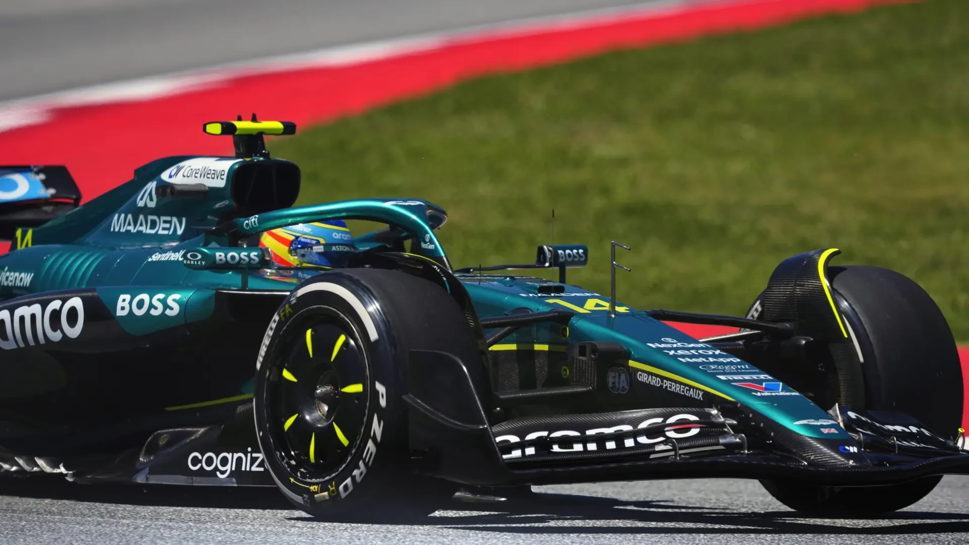 Fernando Alonso ilusiona en Barcelona en unos Libres 2 liderados por McLaren