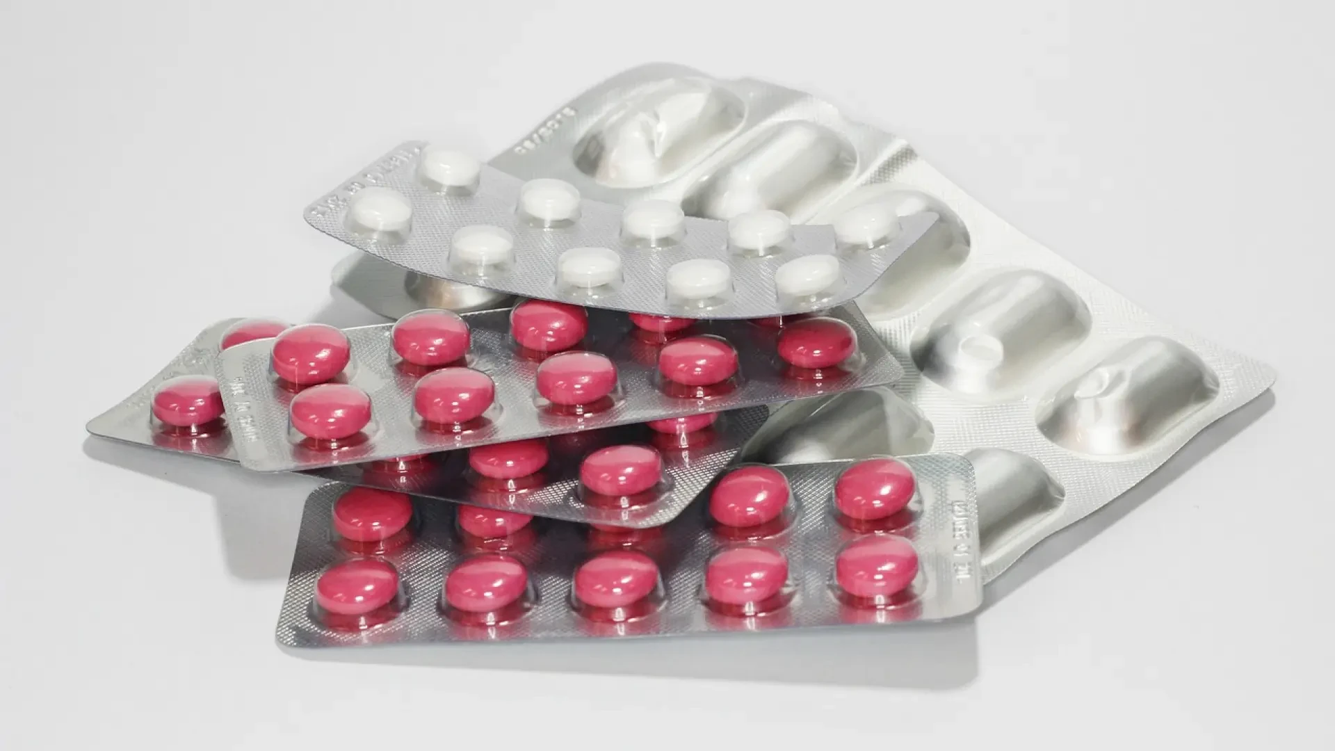 Alertan del peligroso reto viral que casi mata a un menor en Valencia: acabó en la UCI tras tomar los medicamentos más fuertes