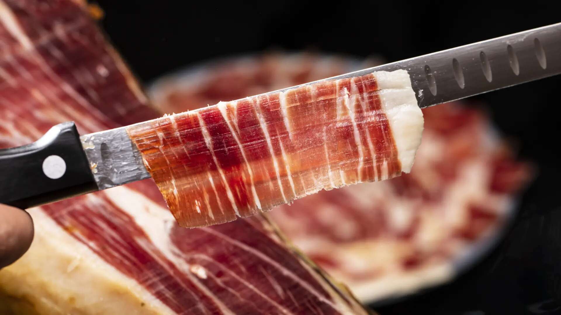 Cómo saber si un jamón es realmente ibérico: aspecto, forma y gusto