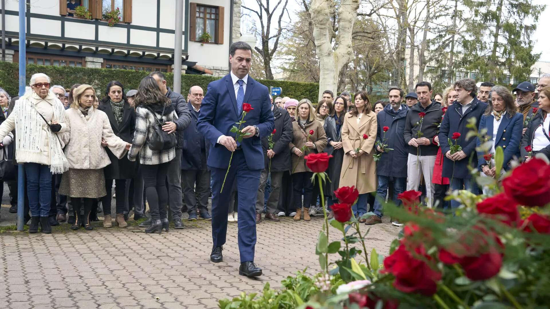 Fernando Buesa y su escolta, Jorge Díez, son recordados en Vitoria 25 años después de ser asesinados por ETA