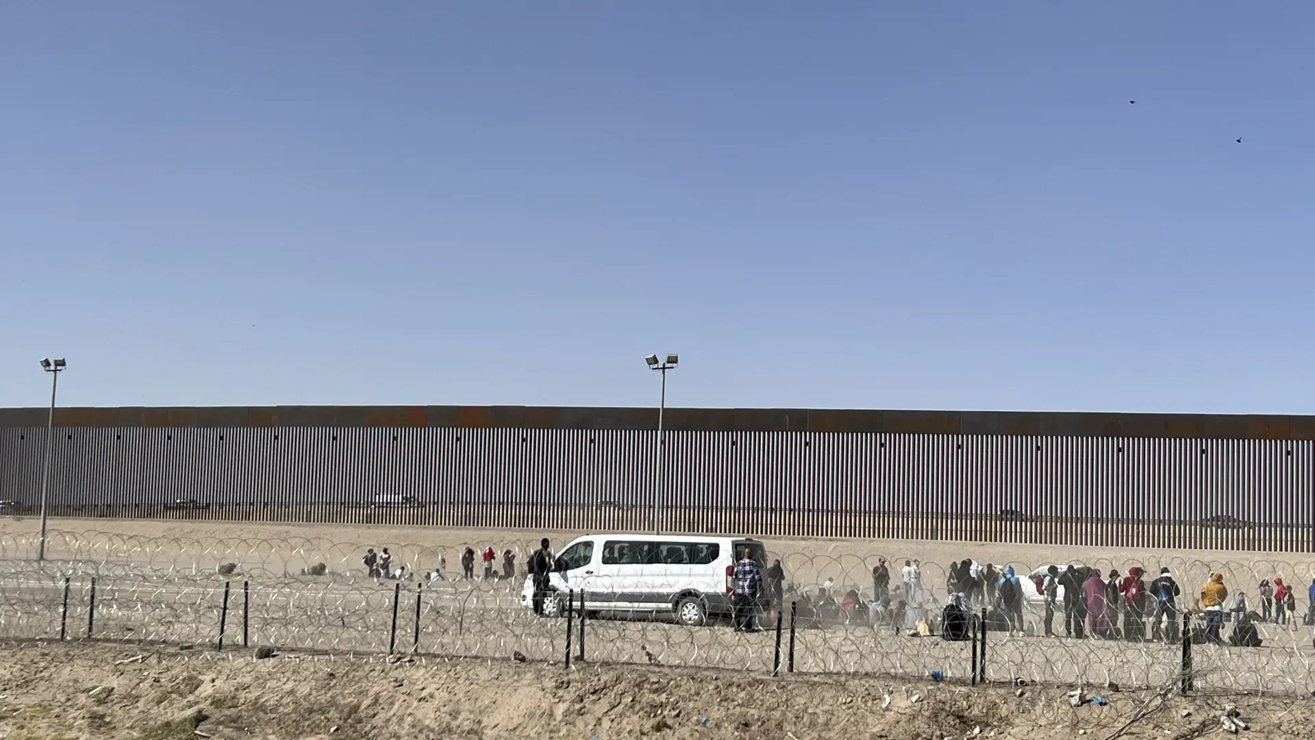 Trump se plantea pagar a migrantes para que dejen EEUU: 