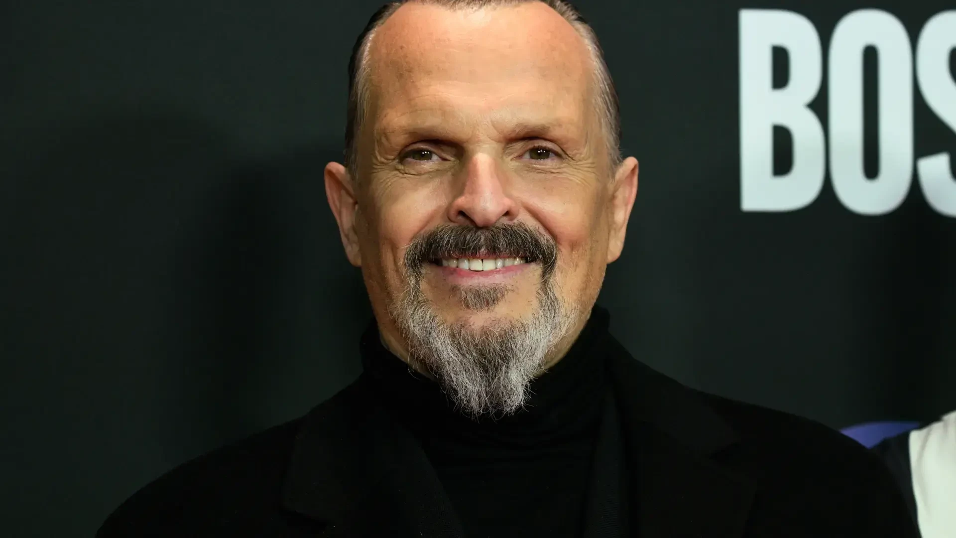El lado más desconocido de Miguel Bosé:  'dos madres', su paso por la política y varios negocios fallidos
