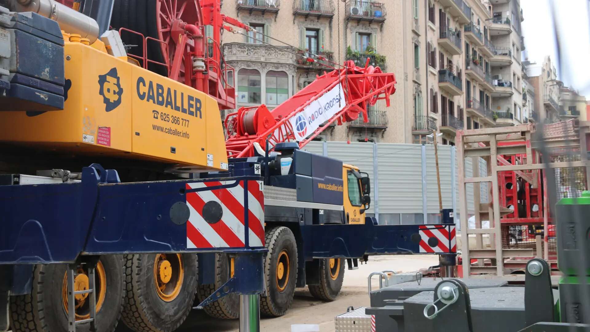 Las obras de la L8 cierran este lunes el tráfico de la calle Compte d'Urgell de Barcelona durante un año