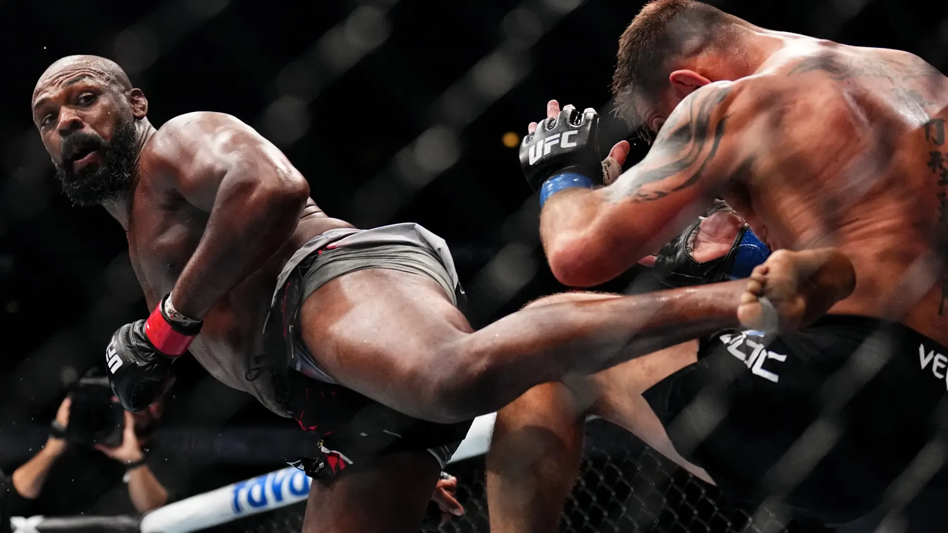 Jon Jones, campeón de UFC, sobre Topuria: 