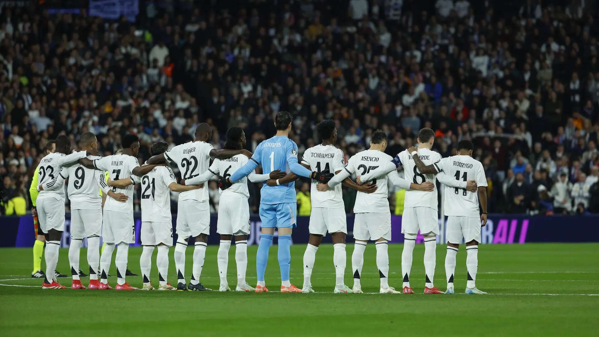 Lluvia de críticas a la afición del Atleti por los pitos al minuto de silencio en el Bernabéu: 