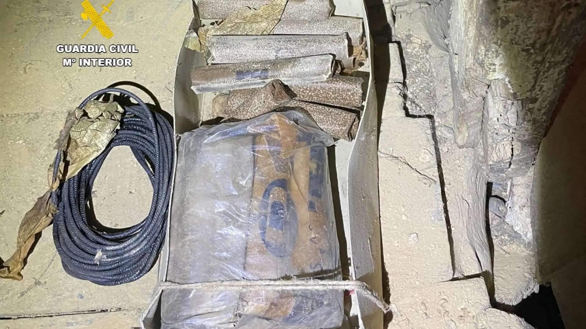 La Guardia Civil destruye 32 cartuchos de dinamita encontrados en una vivienda en Zamora