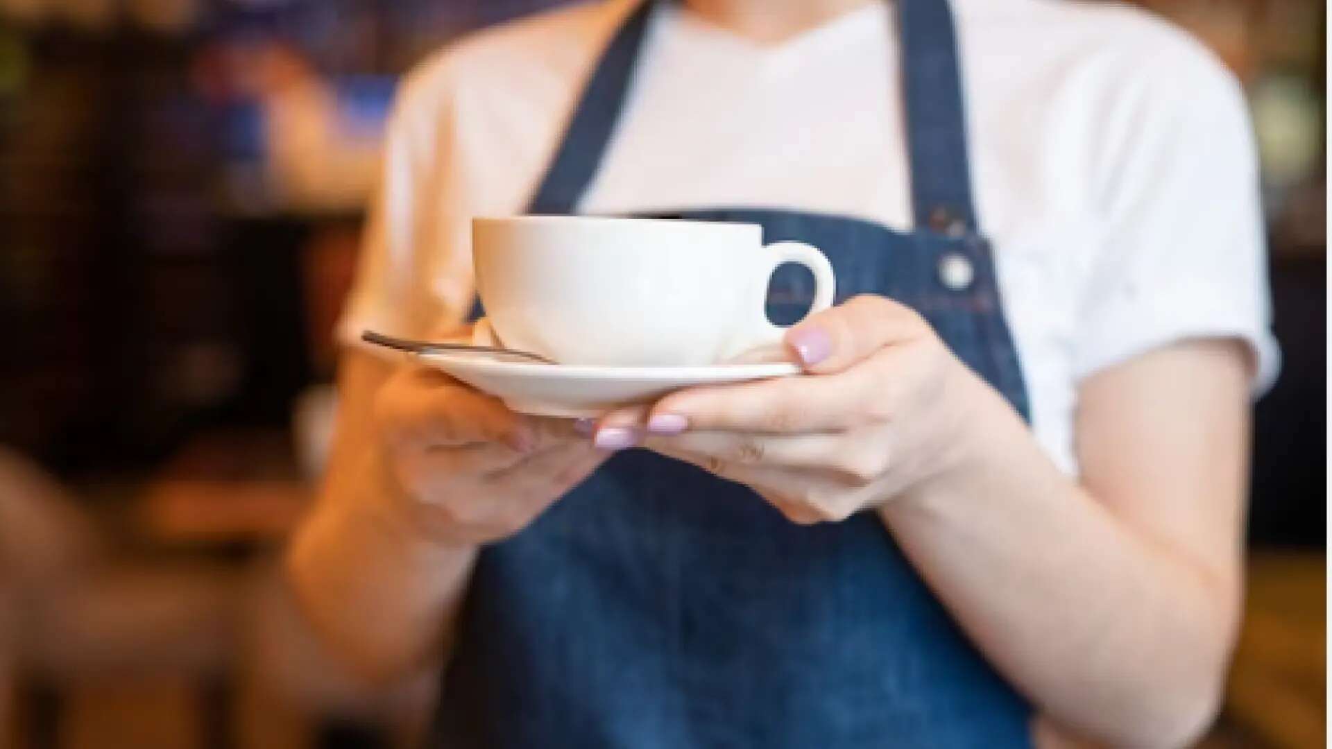 Se queja de que una cafetería cierre sin previo aviso y el dueño responde: 