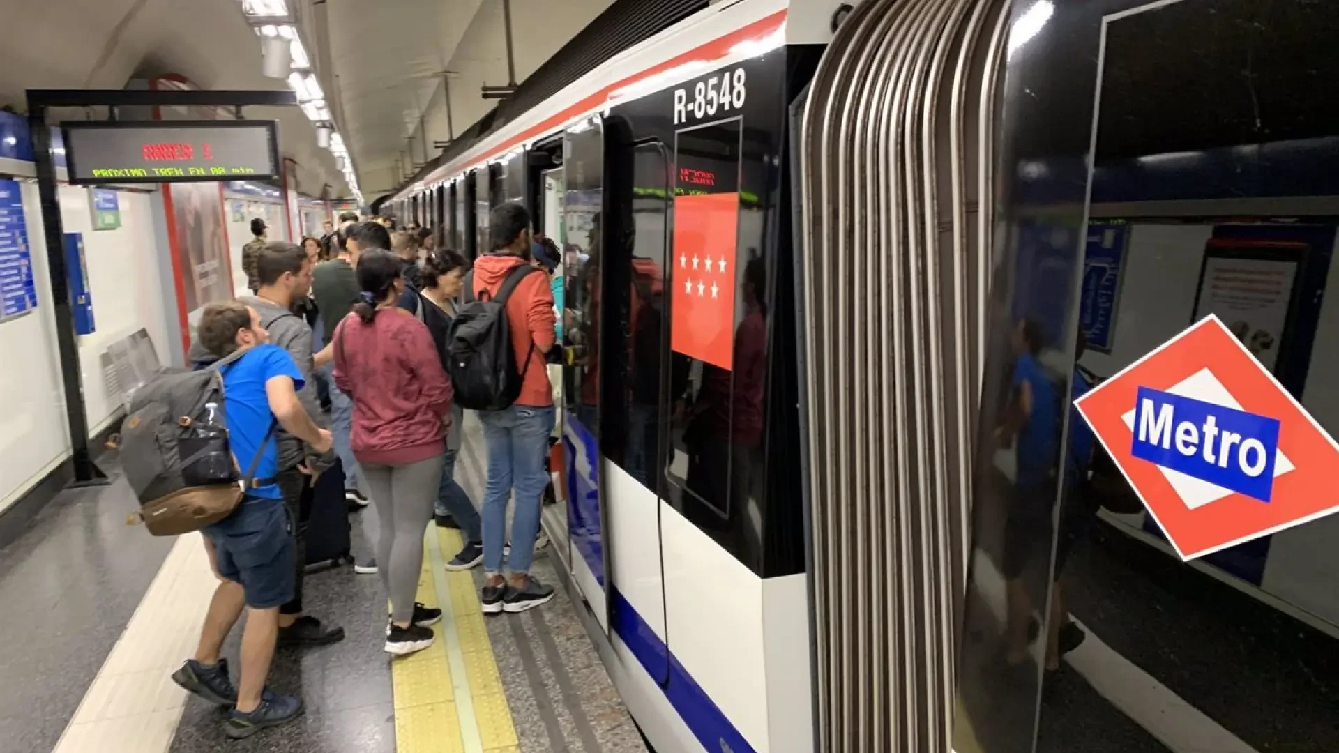 Lunes de caos en el transporte con retrasos en Metro, Cercanías y Metro Ligero en plena hora punta