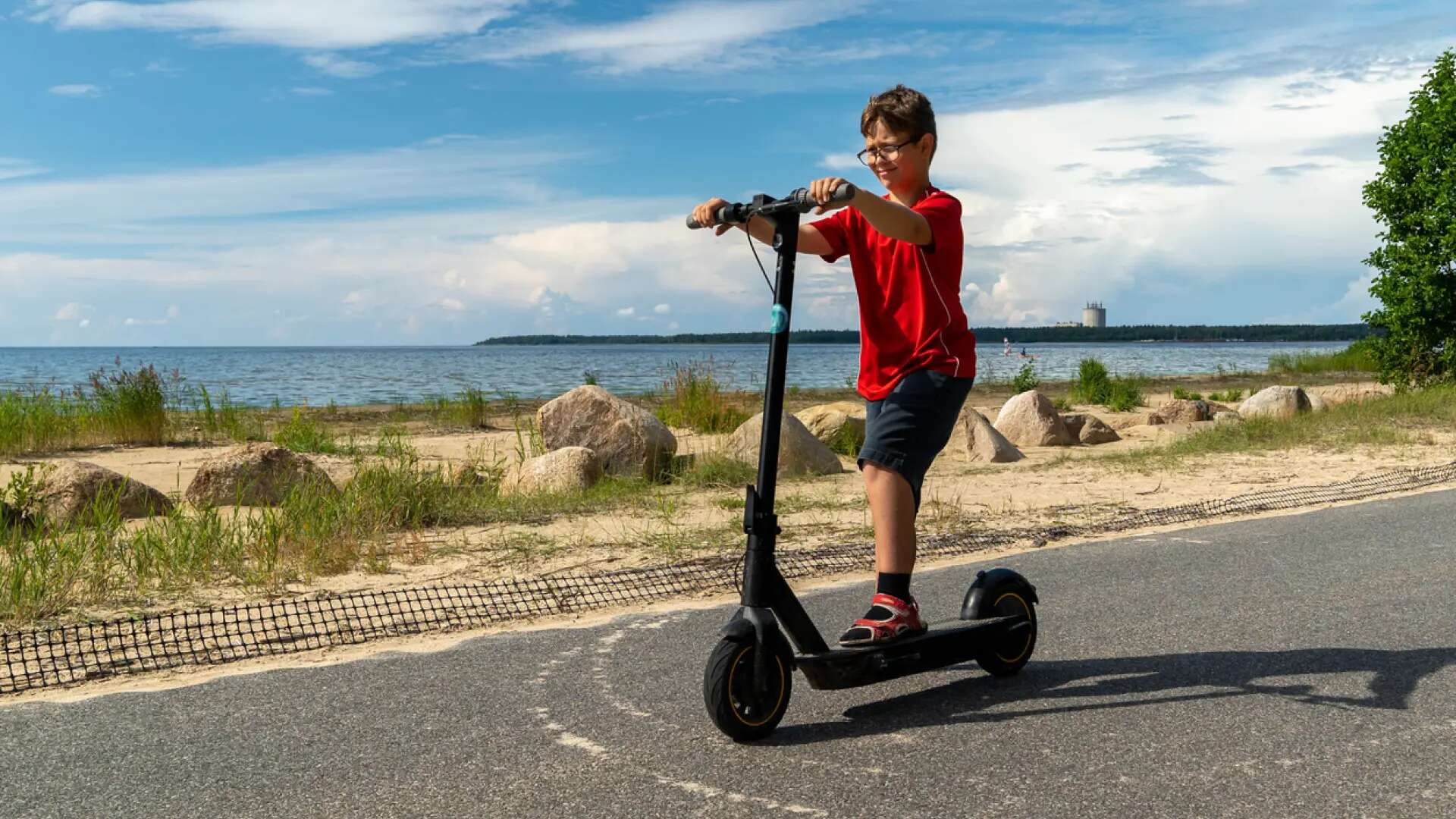 La multa que te impondrán si la policía pilla a tu hijo menor de 16 conduciendo un patinete eléctrico