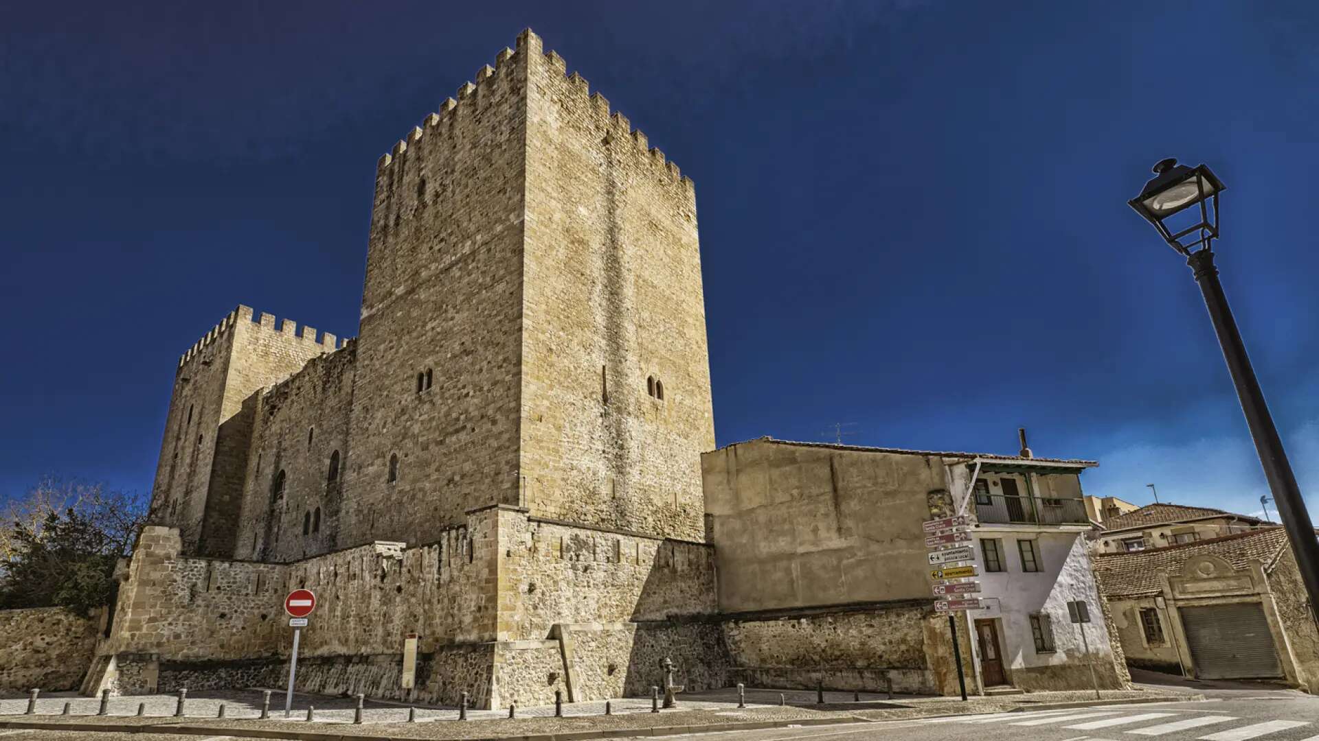 El pueblo medieval donde se erige el histórico Alcázar de los Condestables