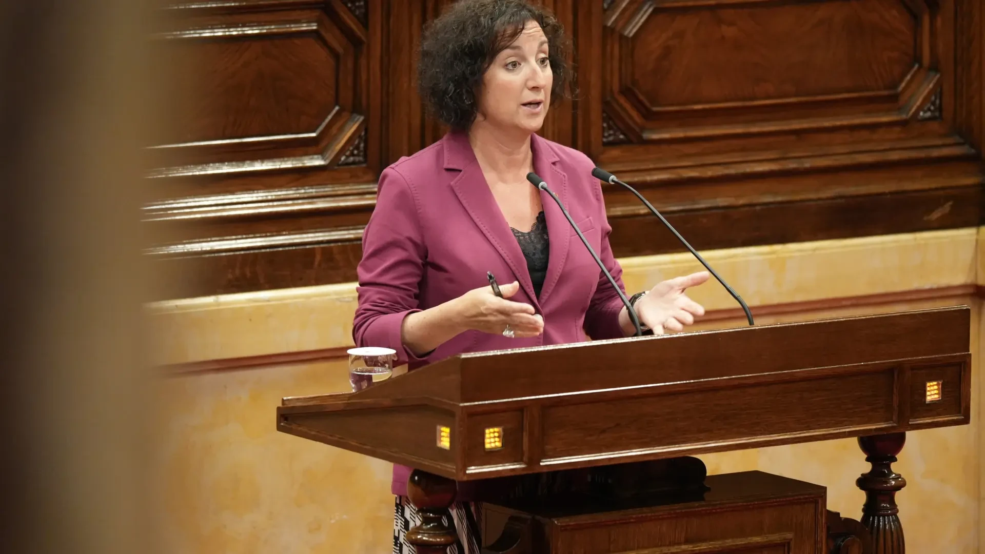 El Parlament aplaza la aplicación de la tasa turística en Catalunya con los votos a favor de PSC, ERC y Comuns