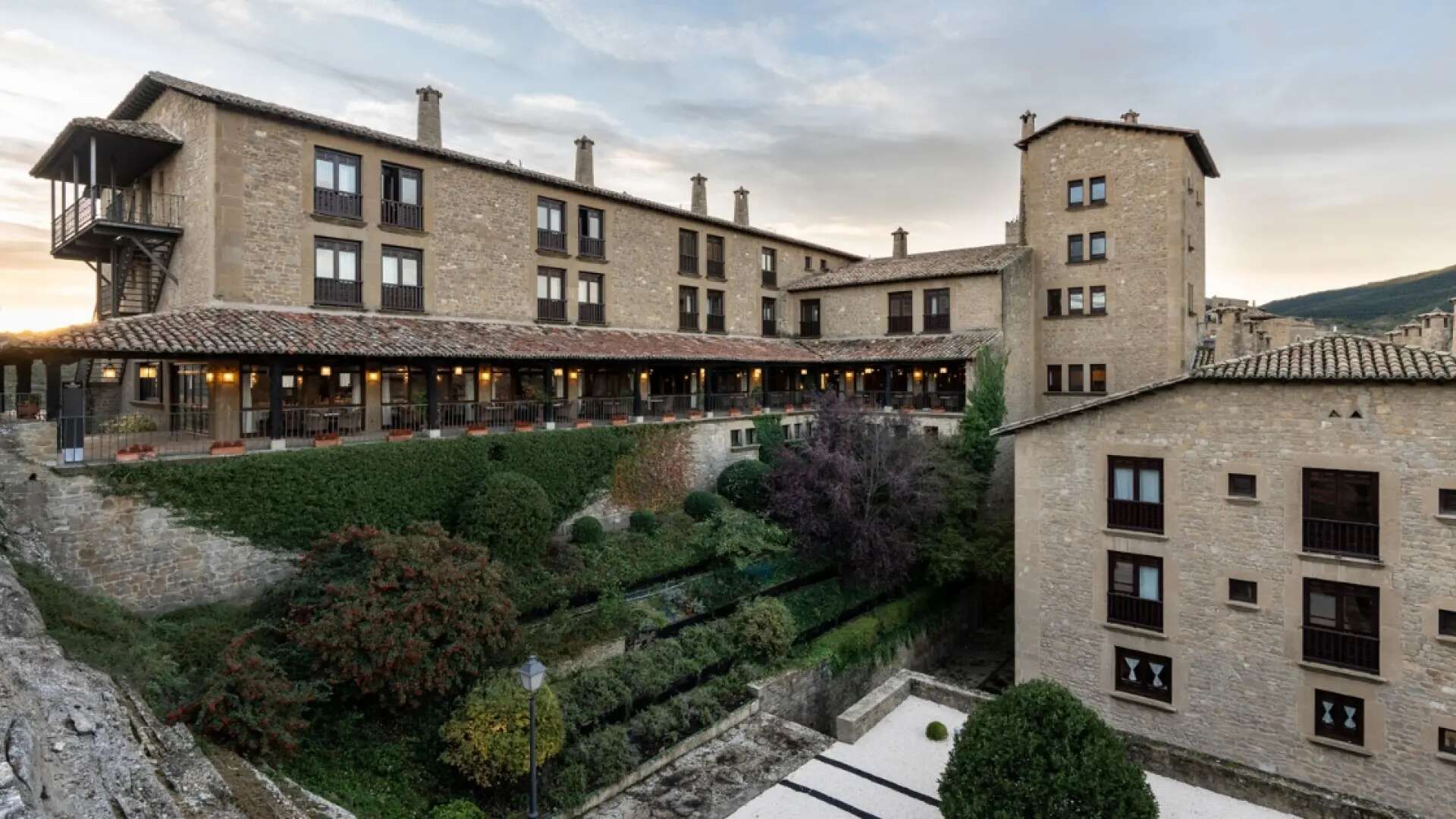 El Parador en una casona noble en el pueblo donde nació Fernando II de Aragón