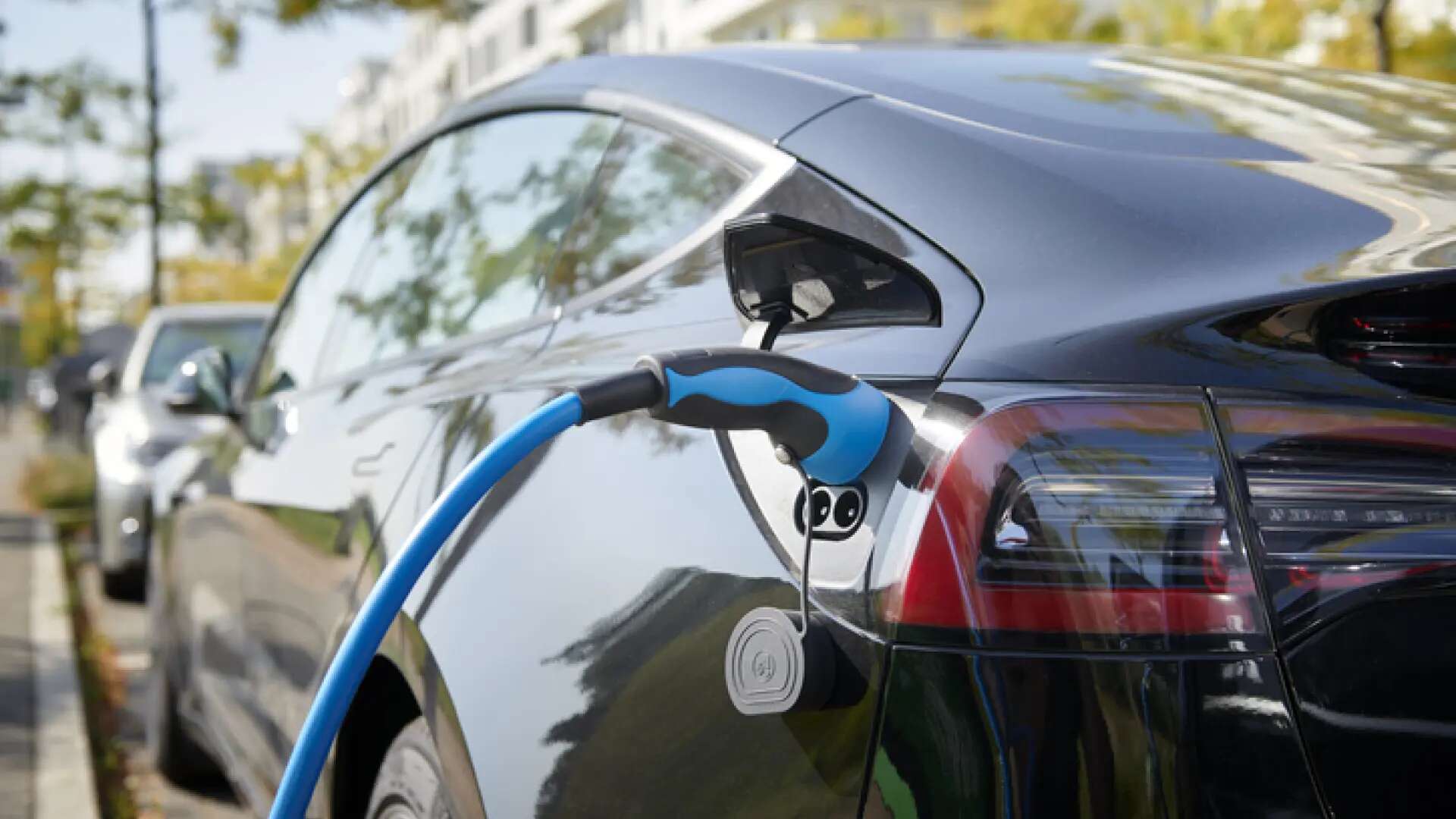 Las ciudades donde se vendieron más y menos coches eléctricos en 2023