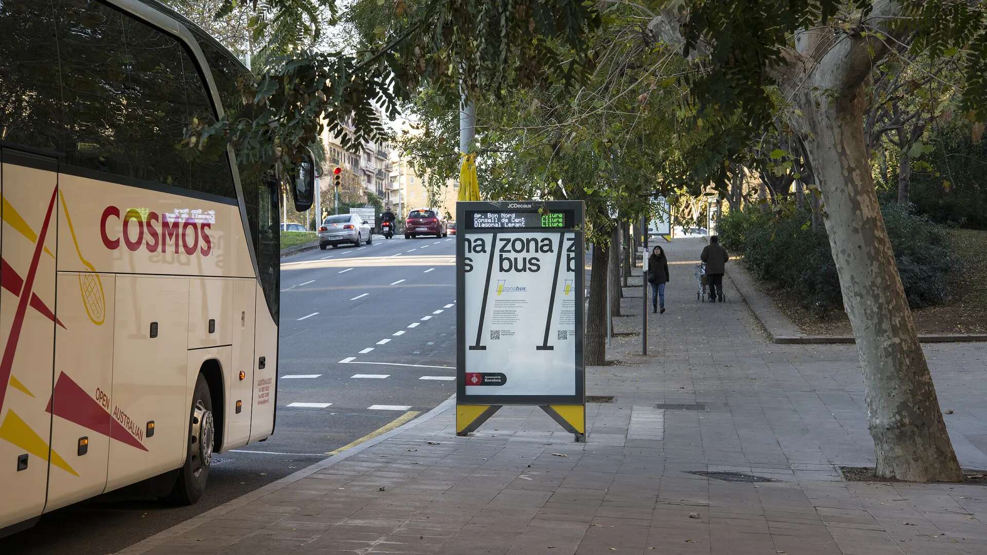 Barcelona quiere cuadruplicar el precio que pagan los autobuses turísticos para aparcar: pasará de 20 a 80 euros al día