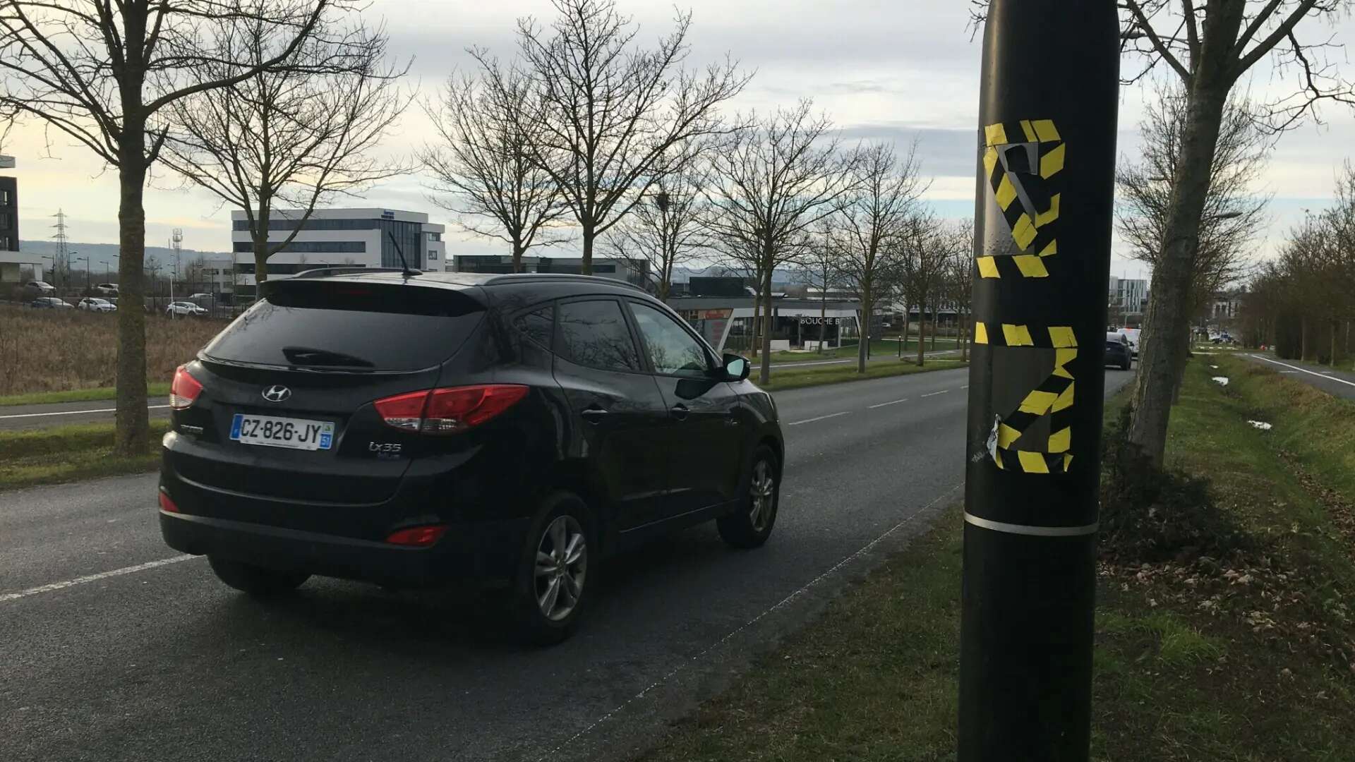 Un hombre instala un radar de velocidad falso y se lleva la felicitación del alcalde de su ciudad