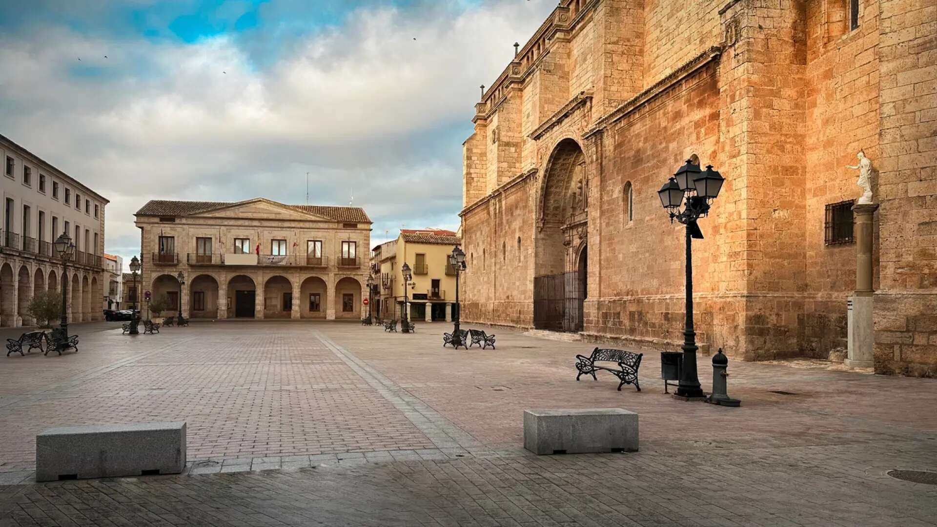 Toledillo, el pueblo medieval con un espectacular templo gótico de principios del siglo XVI