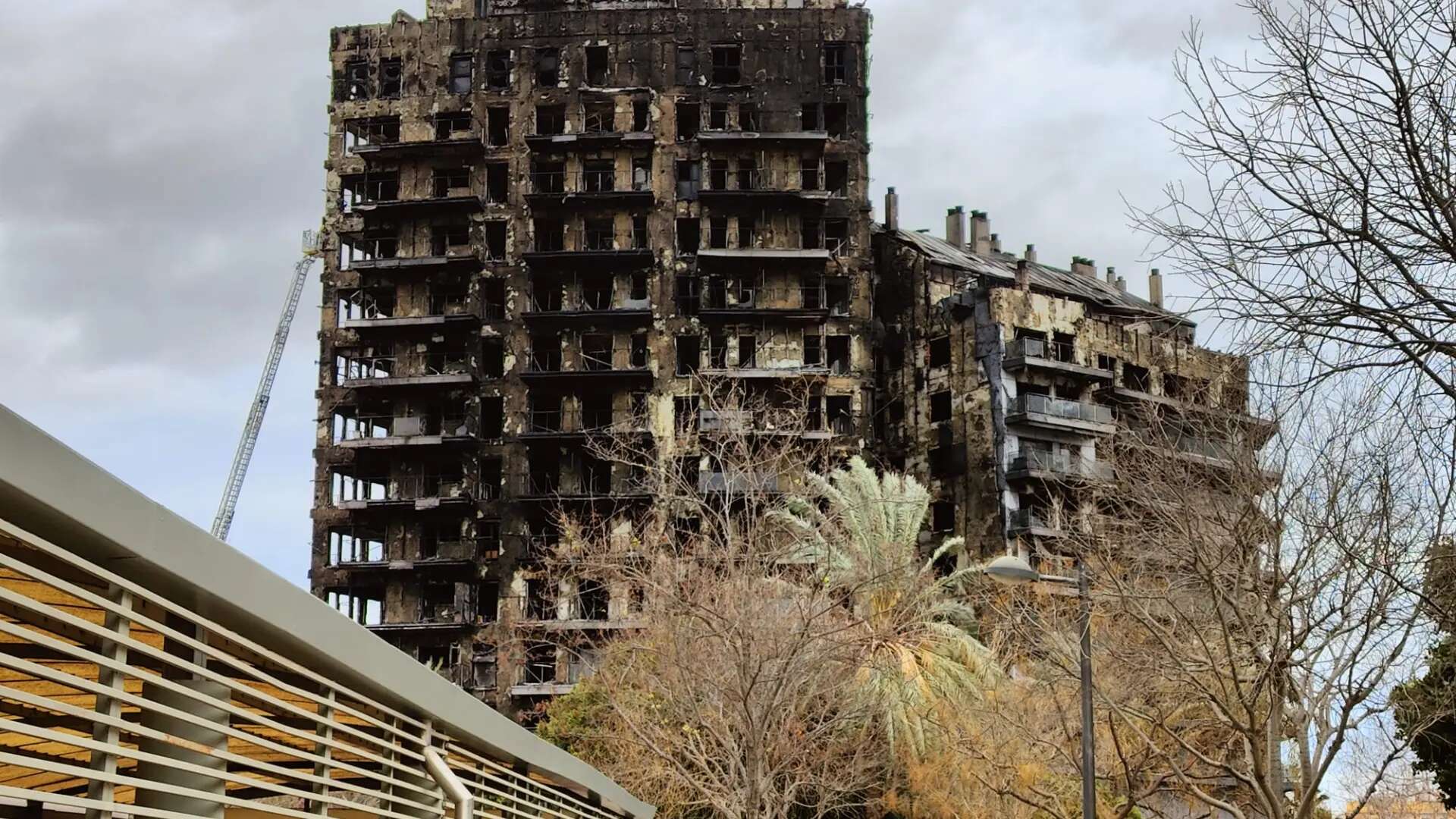 Qué va a pasar con el edificio incendiado en Valencia