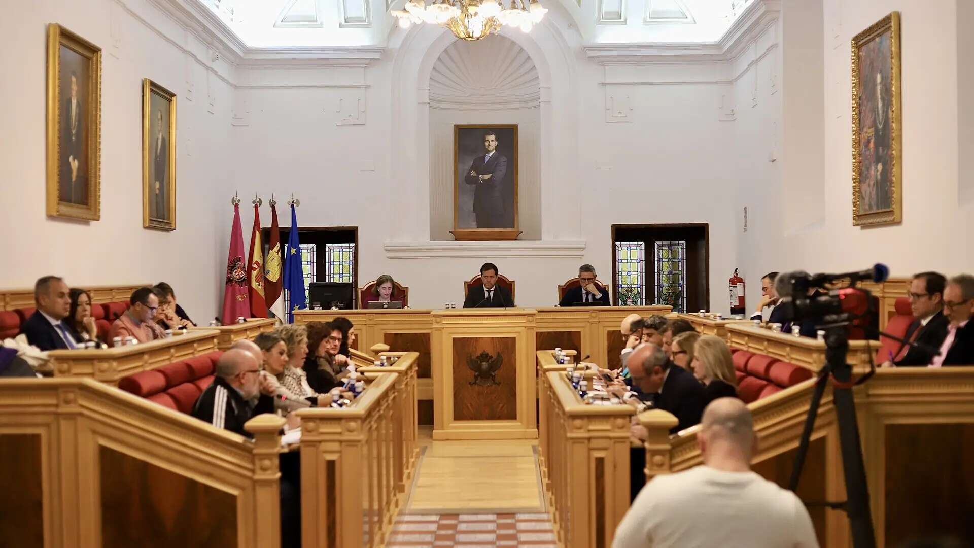 El 8M divide al pleno del Ayuntamiento de Toledo y PP y Vox votan en contra de la moción conjunta de PSOE e IU