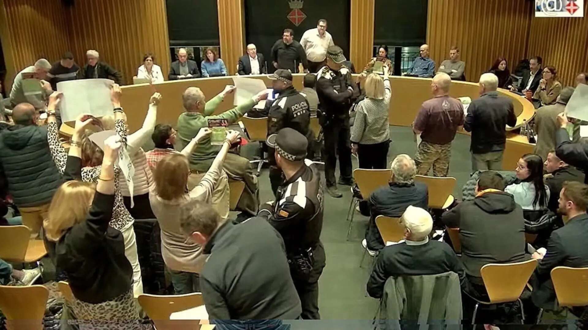 Desalojada la Sala de Plens del Ayuntamiento de Blanes por unas protestas de Vox