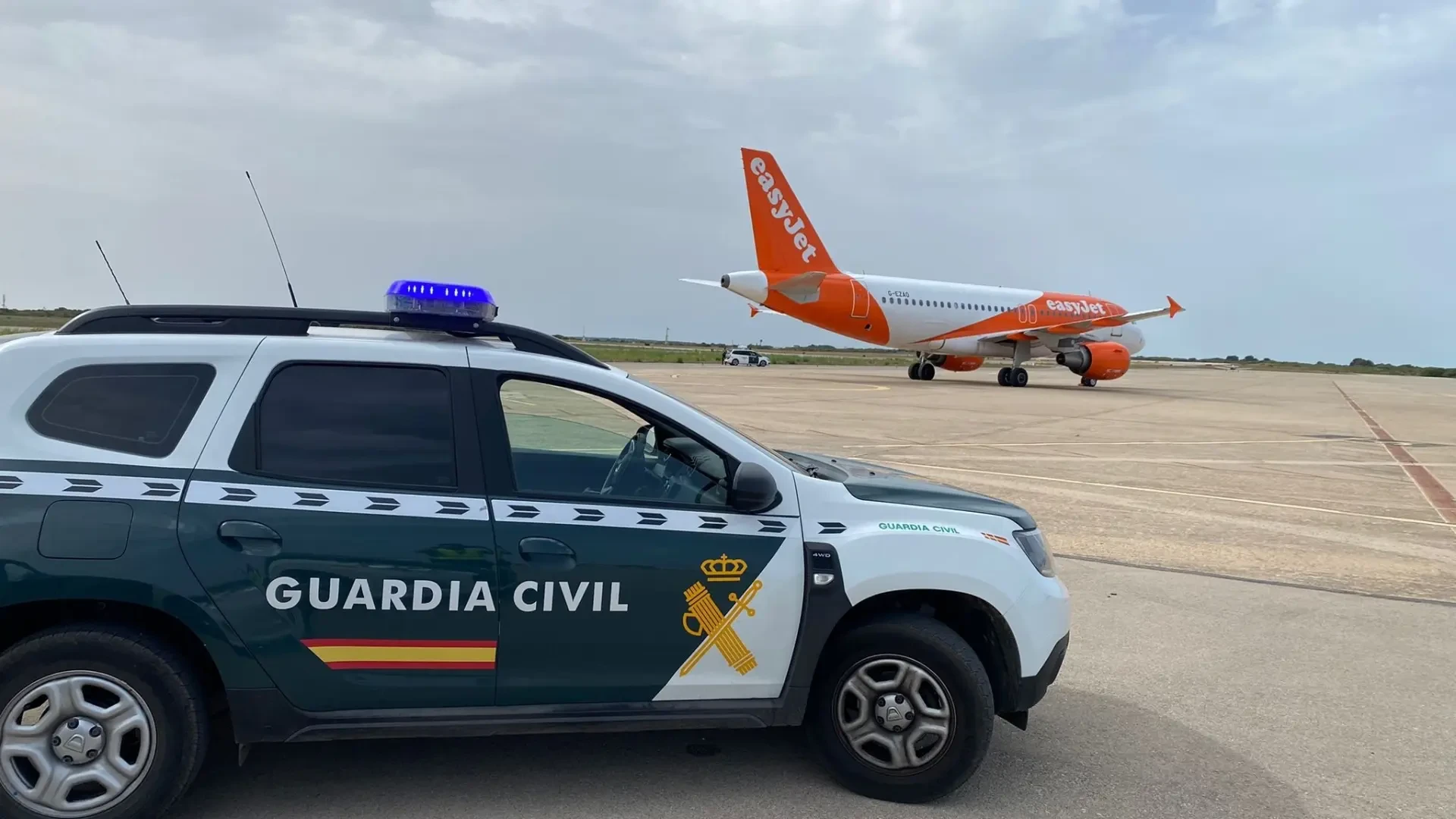 Un conductor sigue las indicaciones de su GPS y acaba detenido por entrar en una zona restringida del aeropuerto
