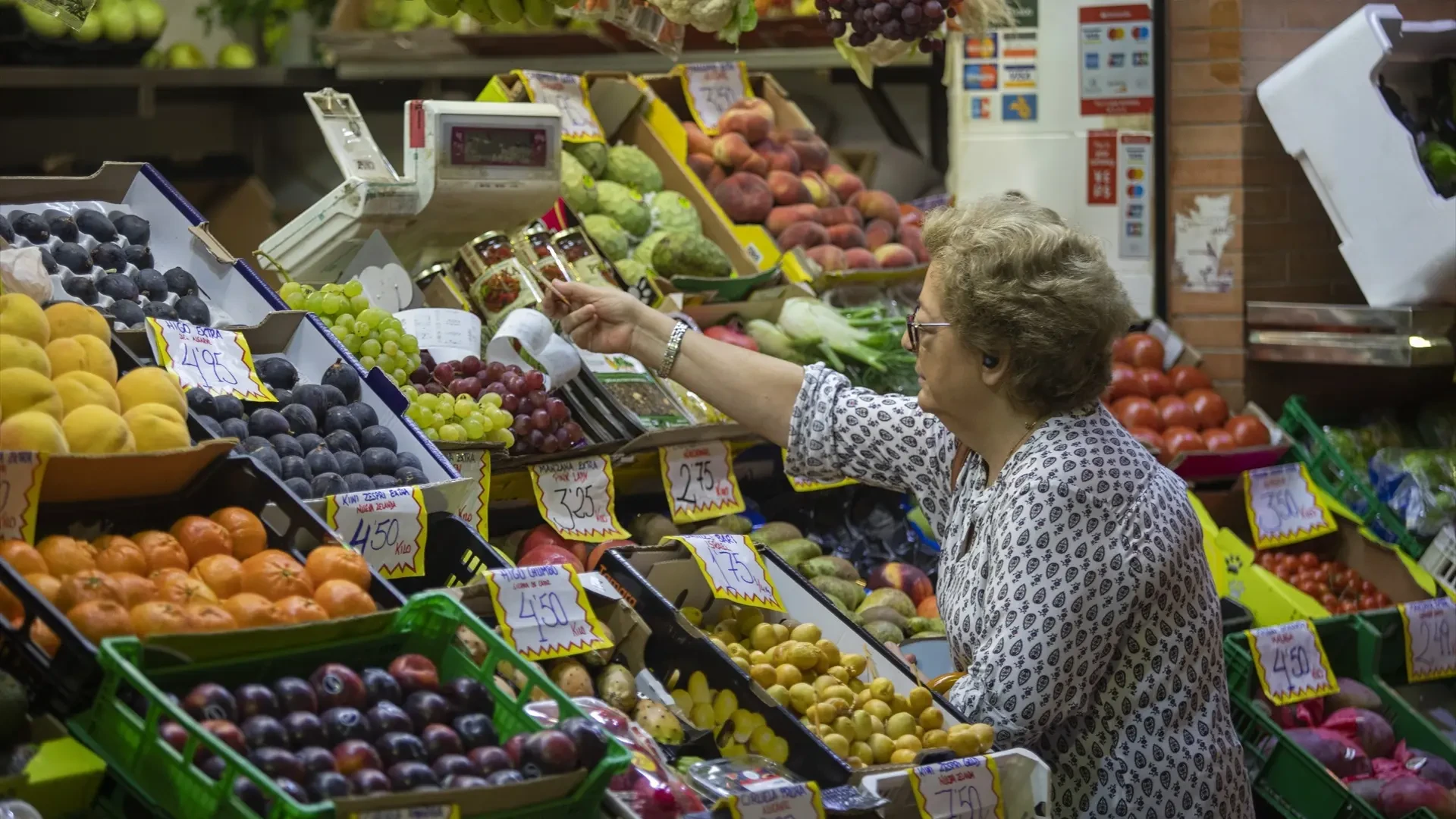 Las subidas salariales se ralentizan: los sueldos crecieron un 3,8% en 2024, pero batieron a la inflación
