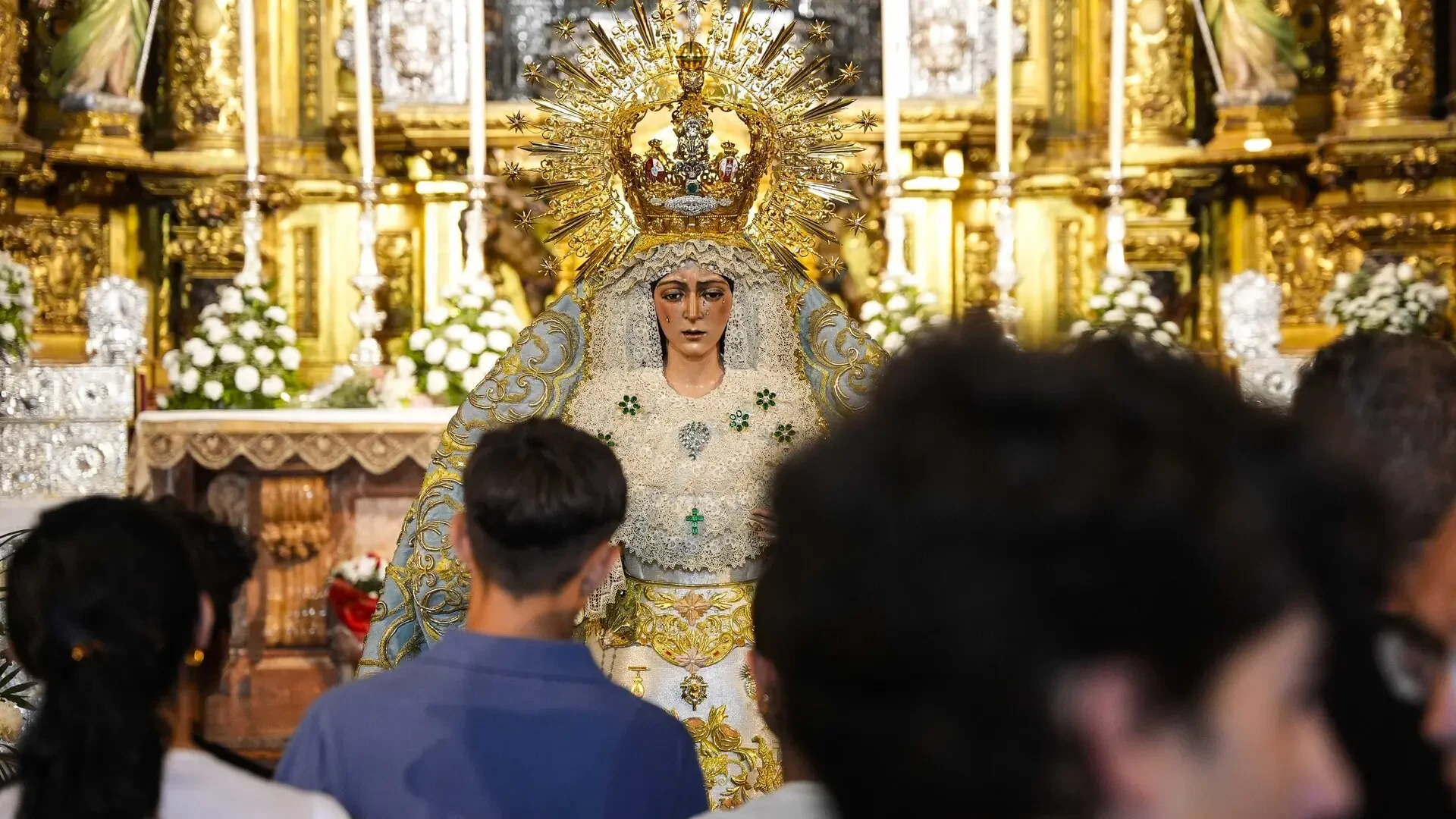 Máxima expectación y tensión ante el cabildo de la Macarena este martes que decidirá si se interviene de nuevo el rostro de la Dolorosa