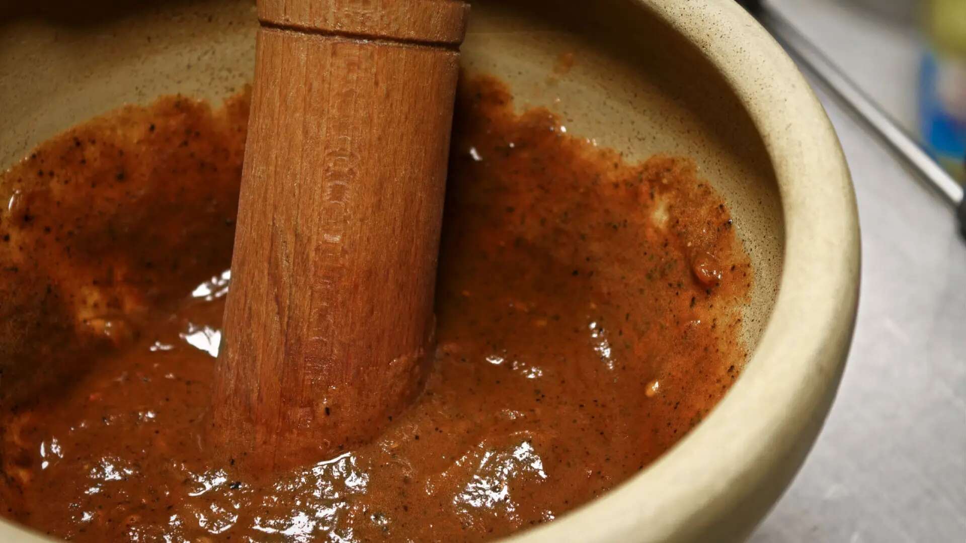 La salsa de origen alicantino fácil de hacer y que puedes usar para potenciar el sabor de los arroces