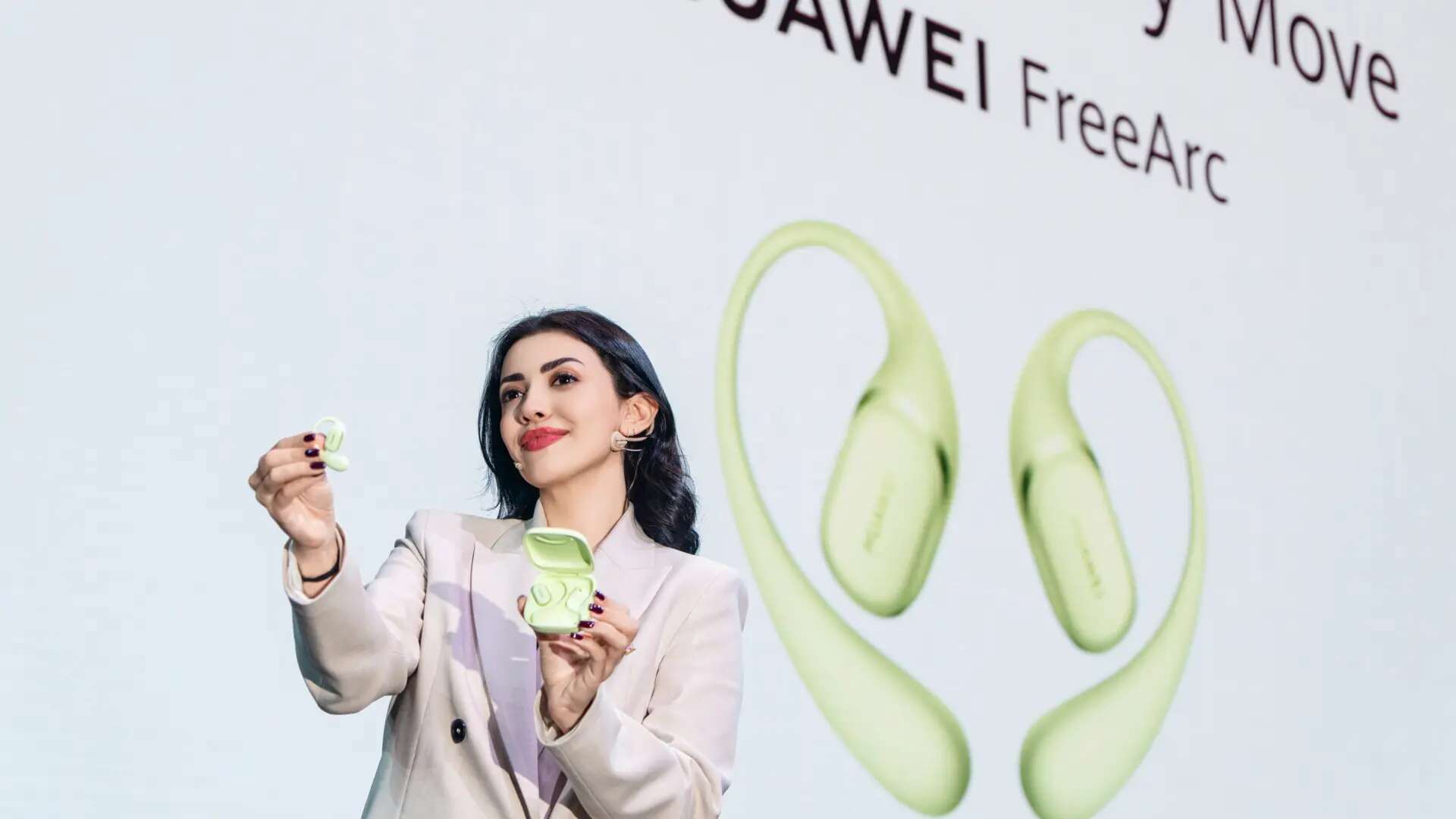 HUAWEI presenta sus primeros auriculares con gancho: así son los nuevos HUAWEI FreeArc