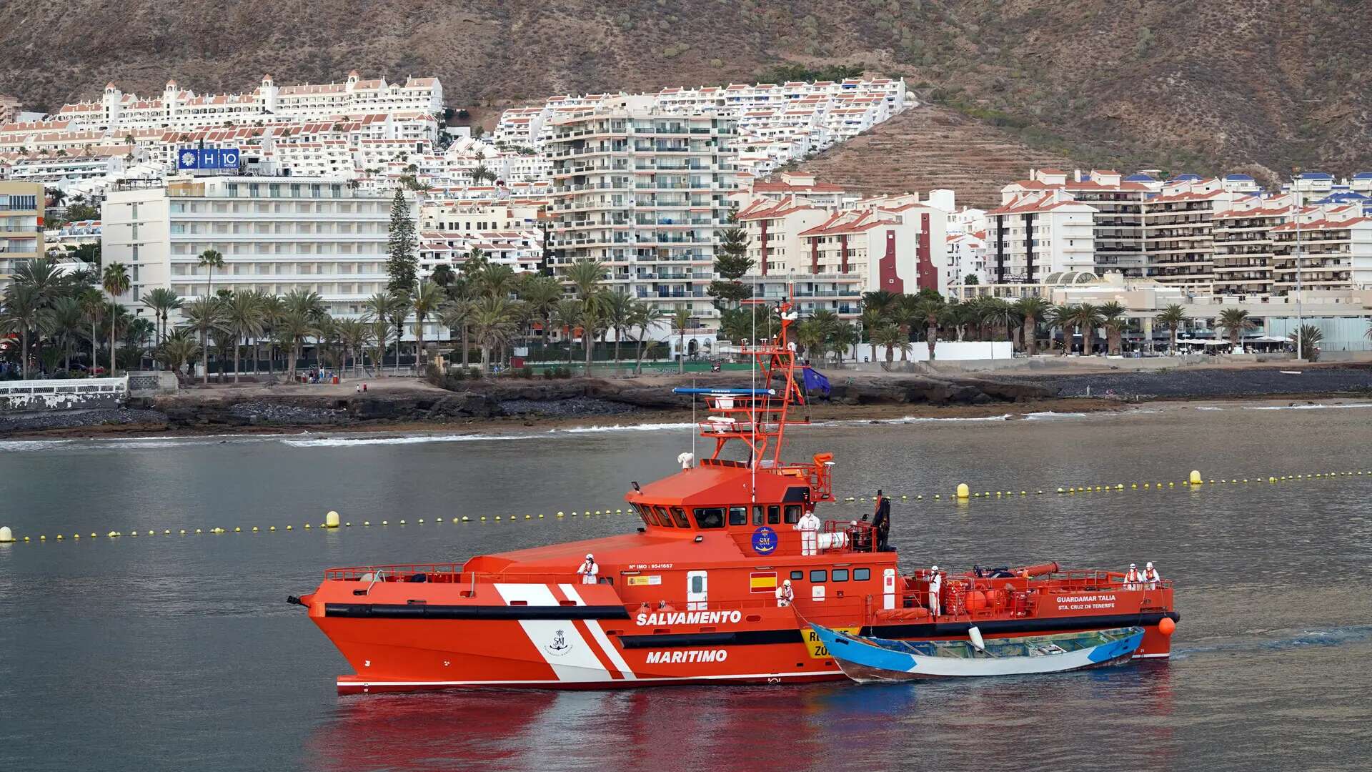 Rescatado un cayuco con 61 inmigrantes en aguas próximas a Tenerife