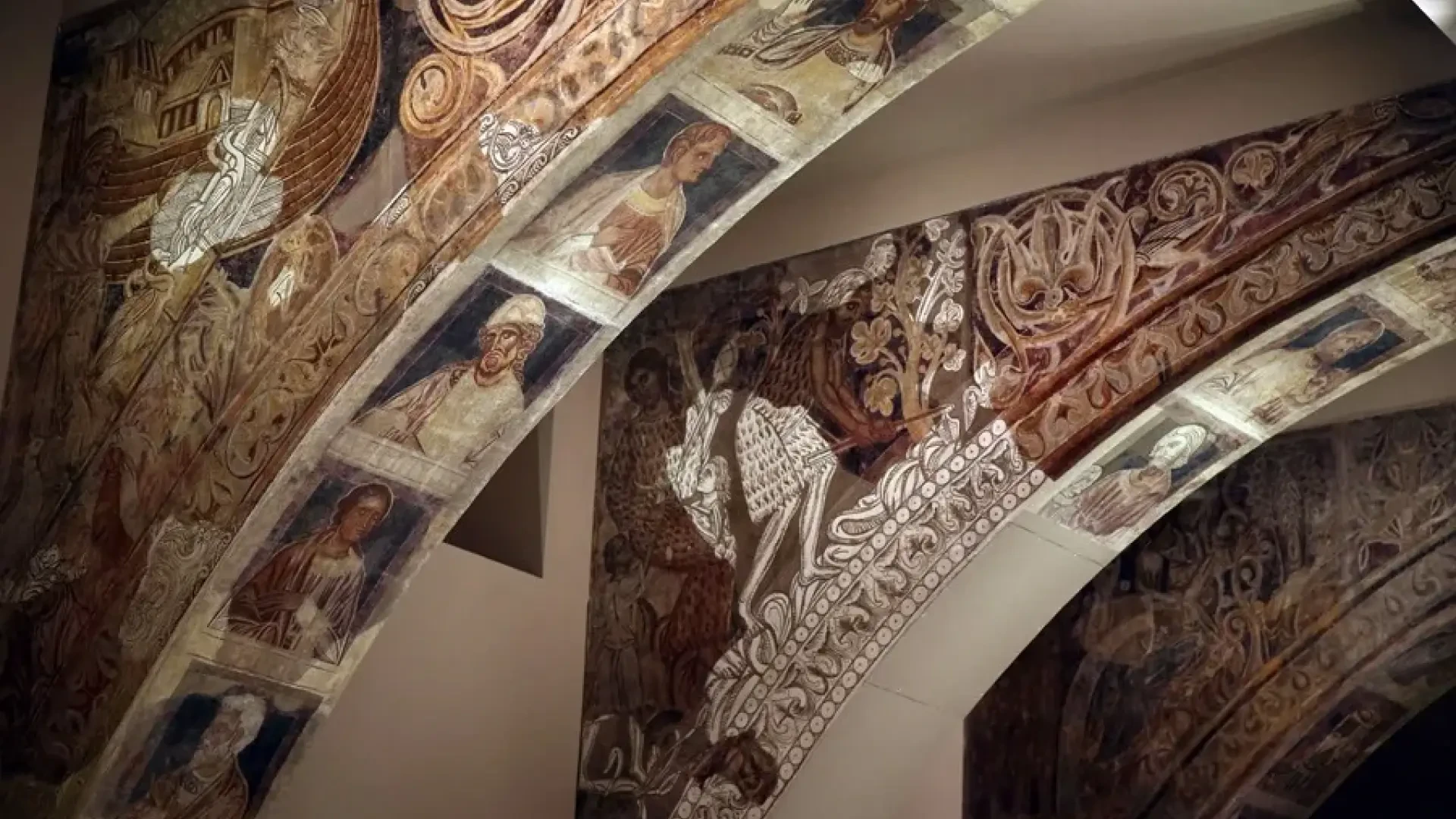 El Govern no trasladará las pinturas murales de Sijena del MNAC hasta que los técnicos concluyan que no se estropearán