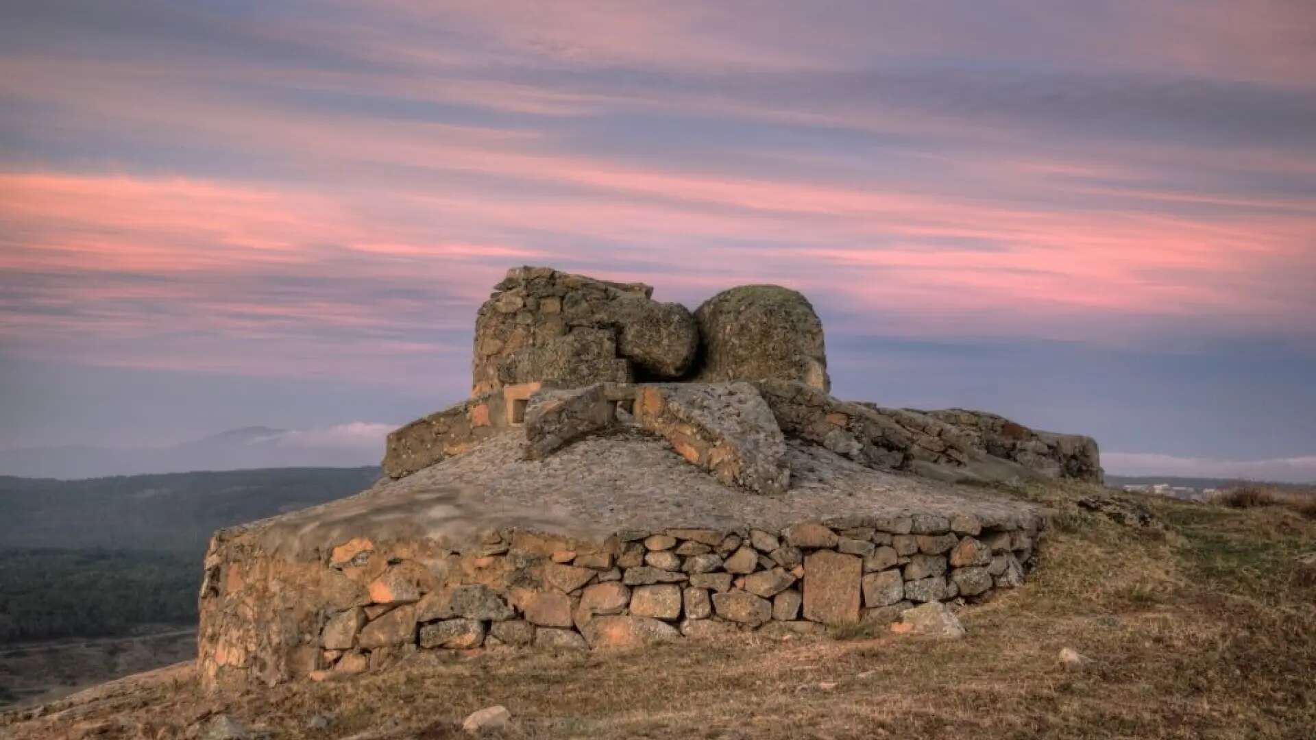 Este es el único pueblo de Madrid al que solo se puede acceder por Castilla y León: está a 65 km de la capital