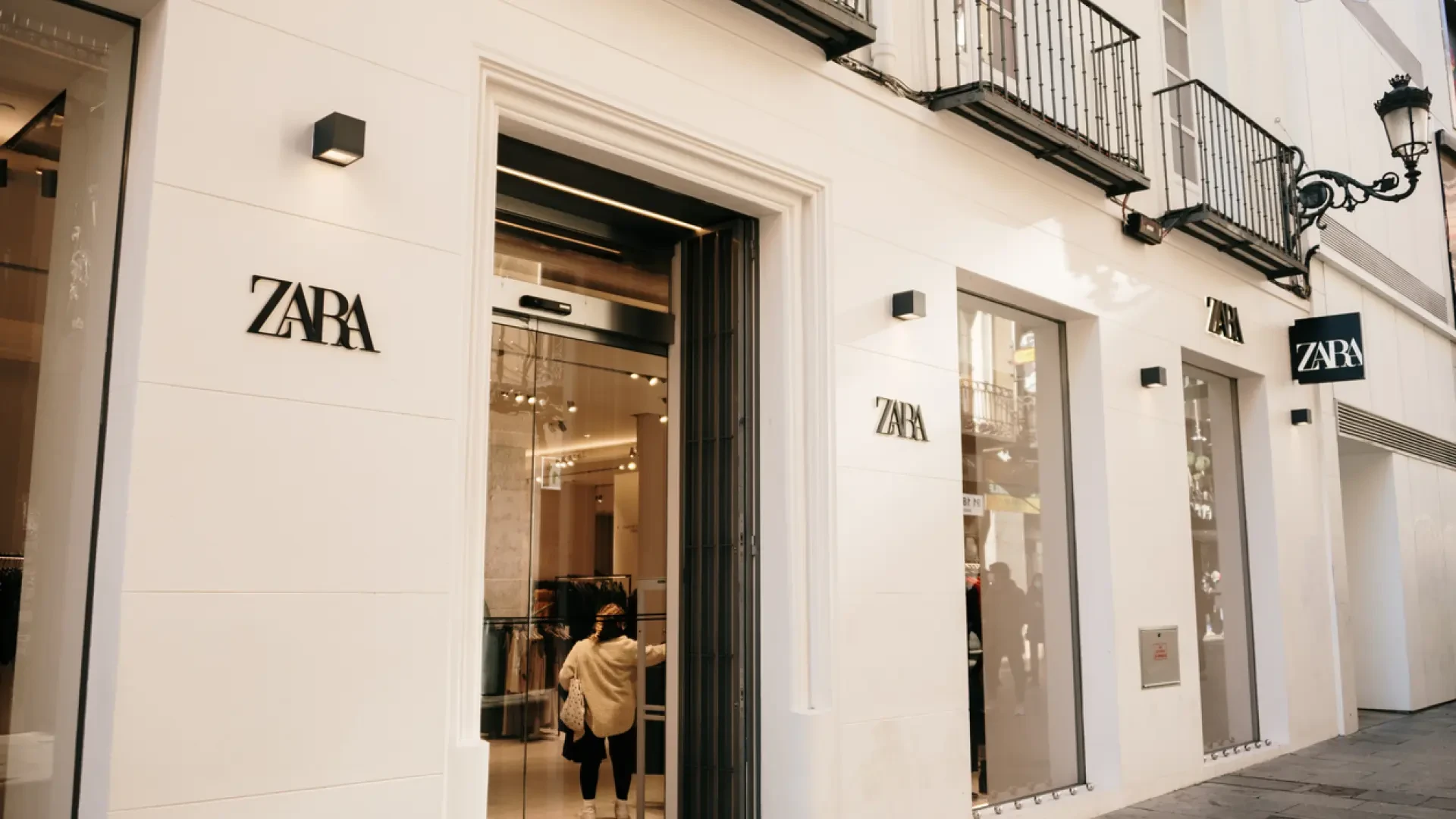 Zara cierra una de sus tiendas del centro de Barcelona