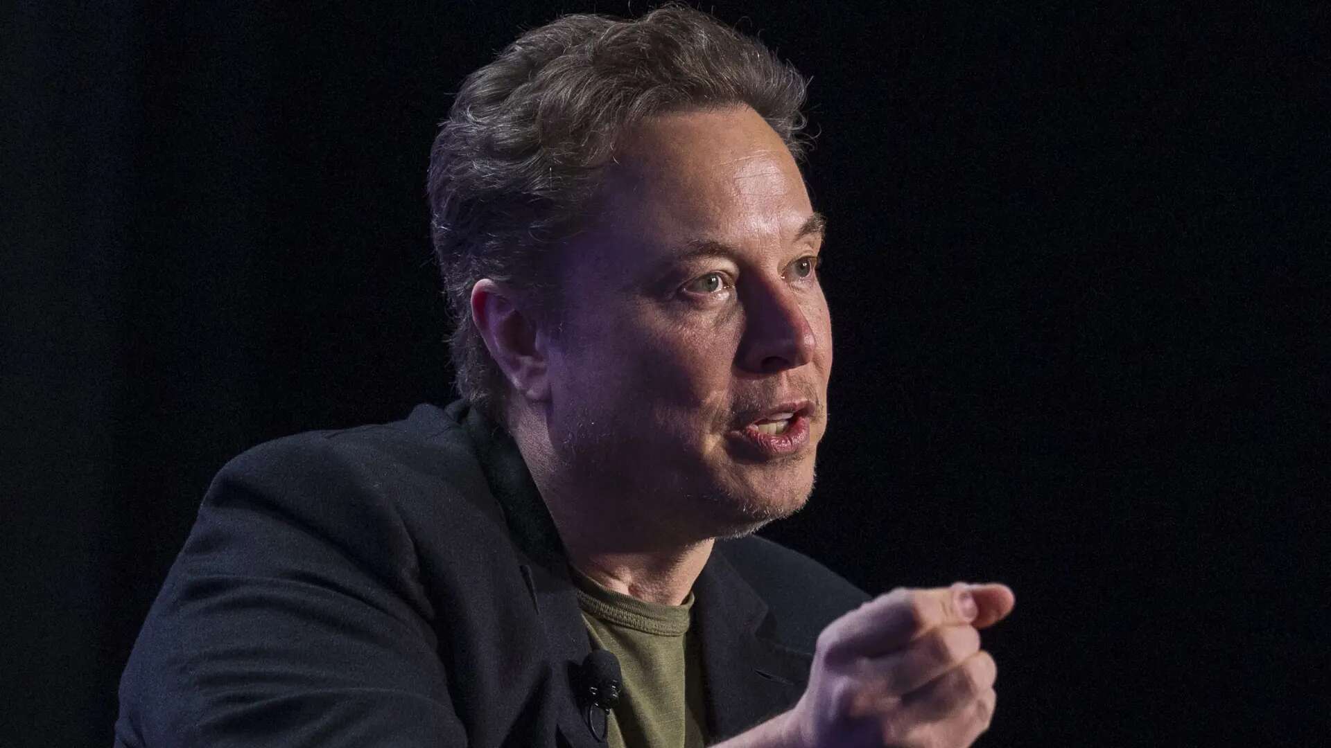 Elon Musk, 'pillado' con una supuesta cuenta falsa donde se defiende a sí mismo y se manda mensajes de cariño: 