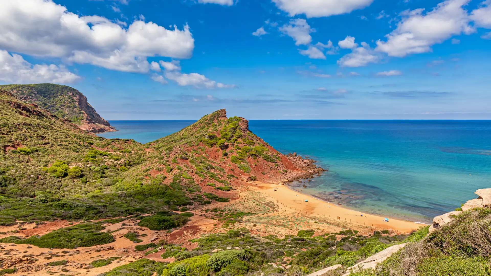 La increíble ruta de senderismo que da la vuelta a Menorca: sigue el itinerario de un camino ancestral