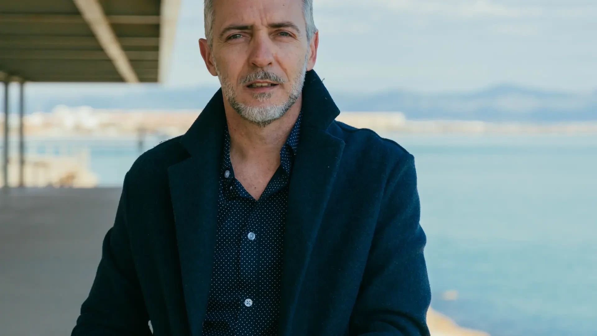 Javier Alandes novela sobre las falsificaciones de arte en su último libro, 'El rey del bronce': 