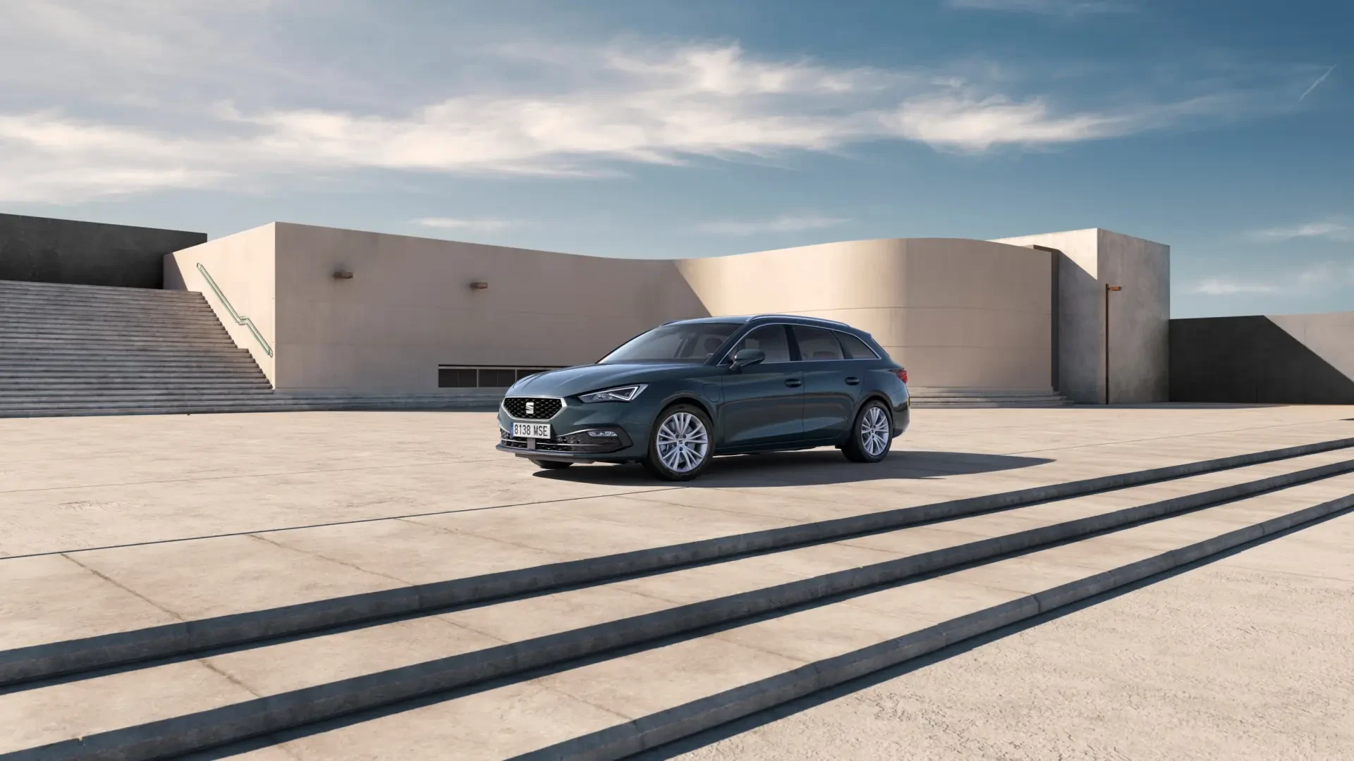 El Seat León híbrido enchufable estrena nueva versión: más accesible, con 204 CV y con hasta 134 kilómetros eléctricos
