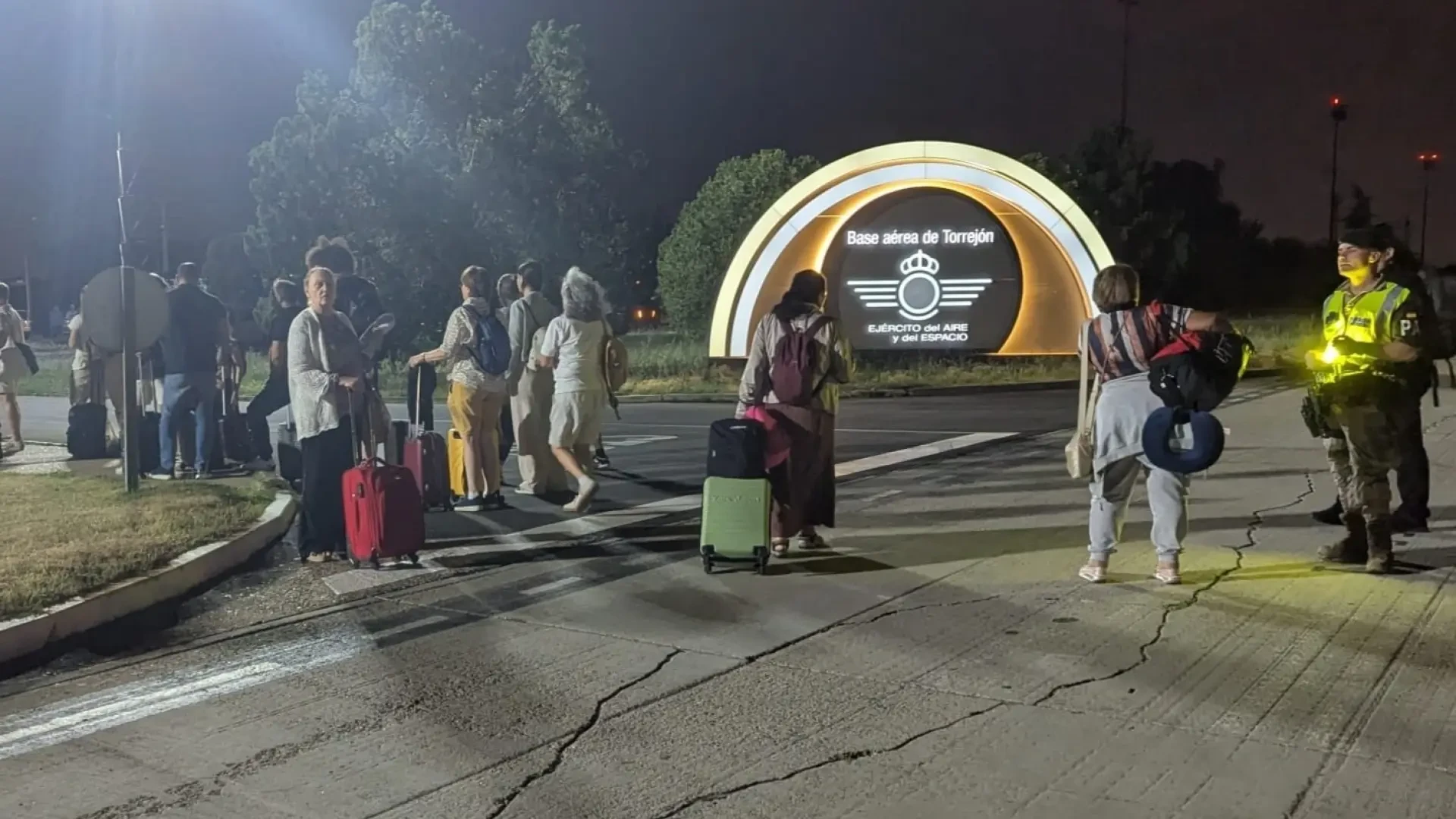 Llegan a Madrid los 240 españoles evacuados desde Israel e Irán: el Gobierno confirma que se ha completado la repatriación