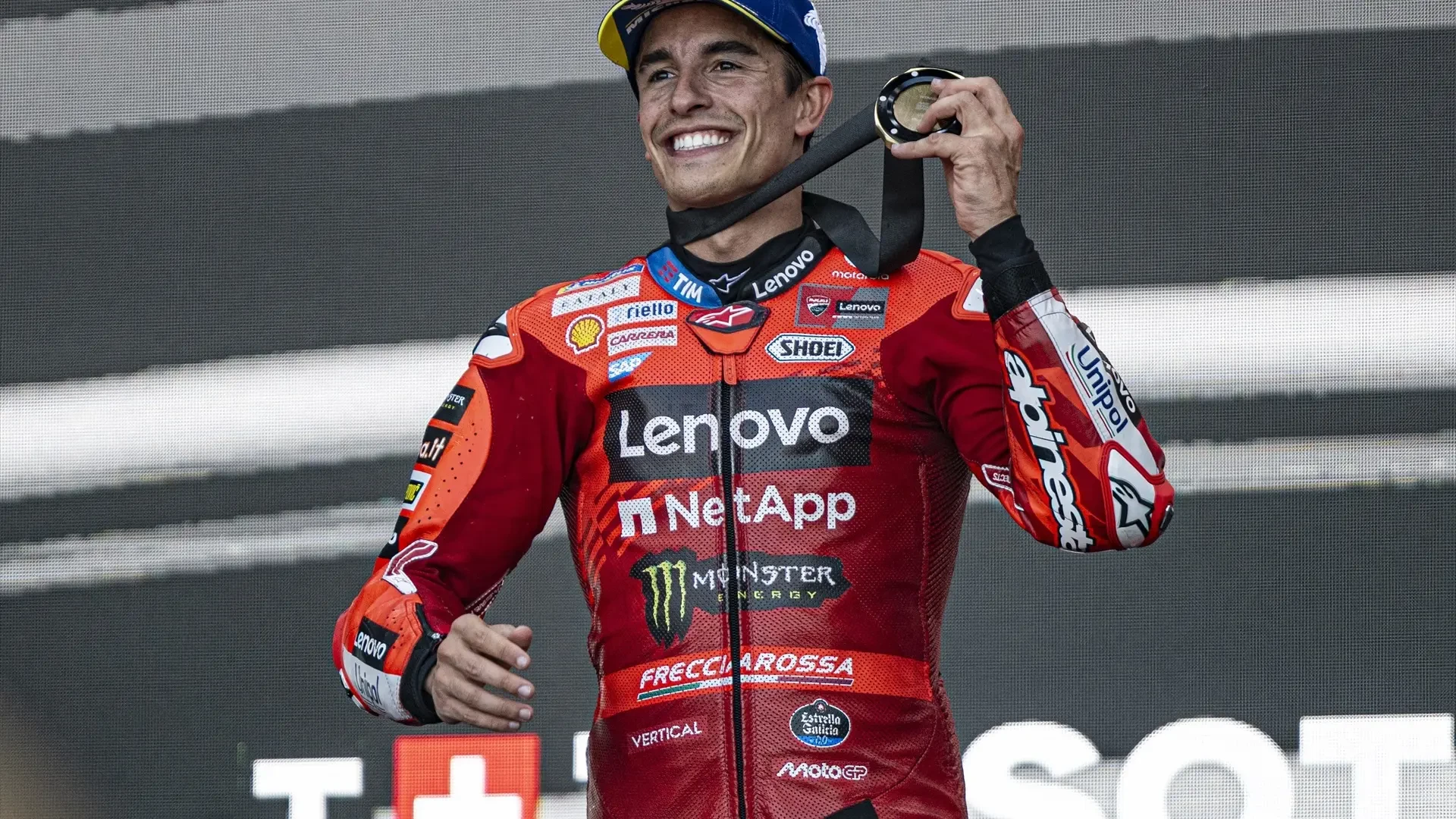 Marc Márquez firma suma su octava victoria en la 'sprint' con una increíble remontada