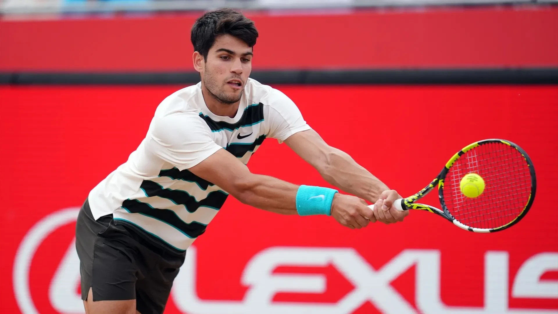 A medio camino de los más grandes de la historia: Carlos Alcaraz alarga su mejor racha de victorias y activa 