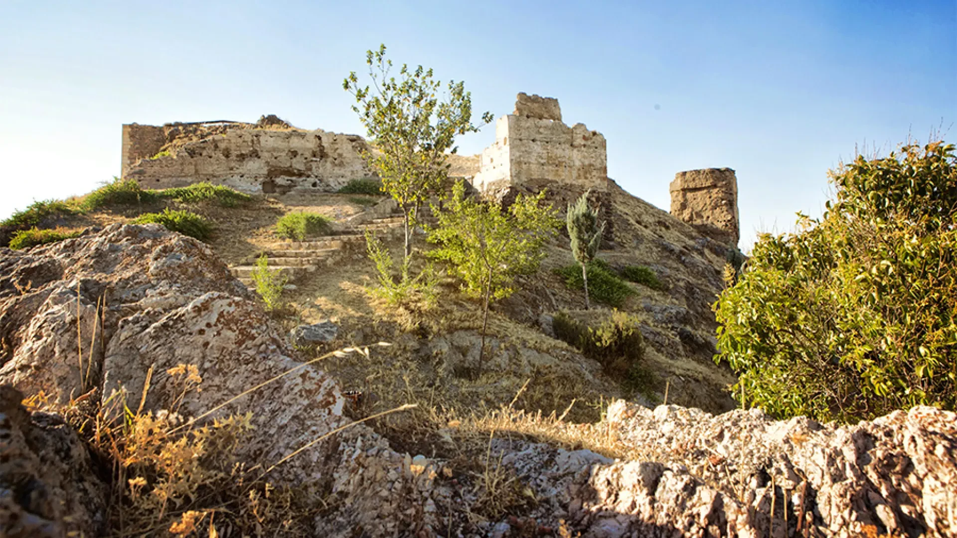El misterioso castillo de Granada: la joya de un pueblo que fue campamento romano