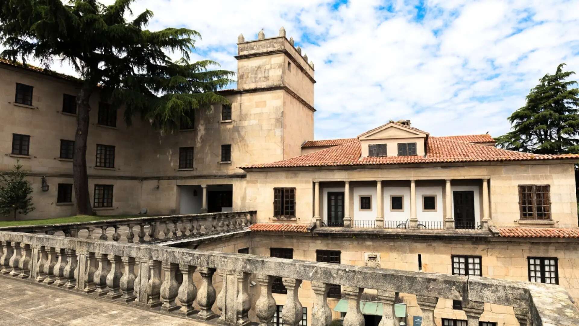 El Parador de Galicia ubicado en un palacio renacentista y construido sobre una villa romana