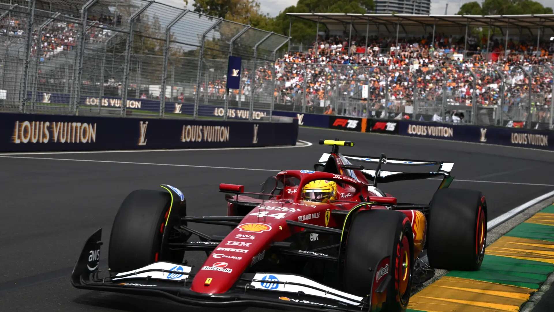 El infierno de Hamilton en su debut con Ferrari: fallo en la estrategia y un coche 