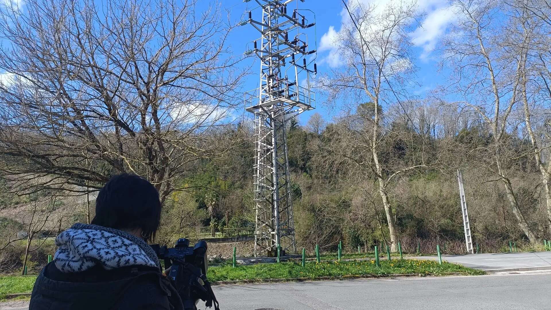 Muere el menor de once años herido al subirse a una torre de alta tensión en Usurbil