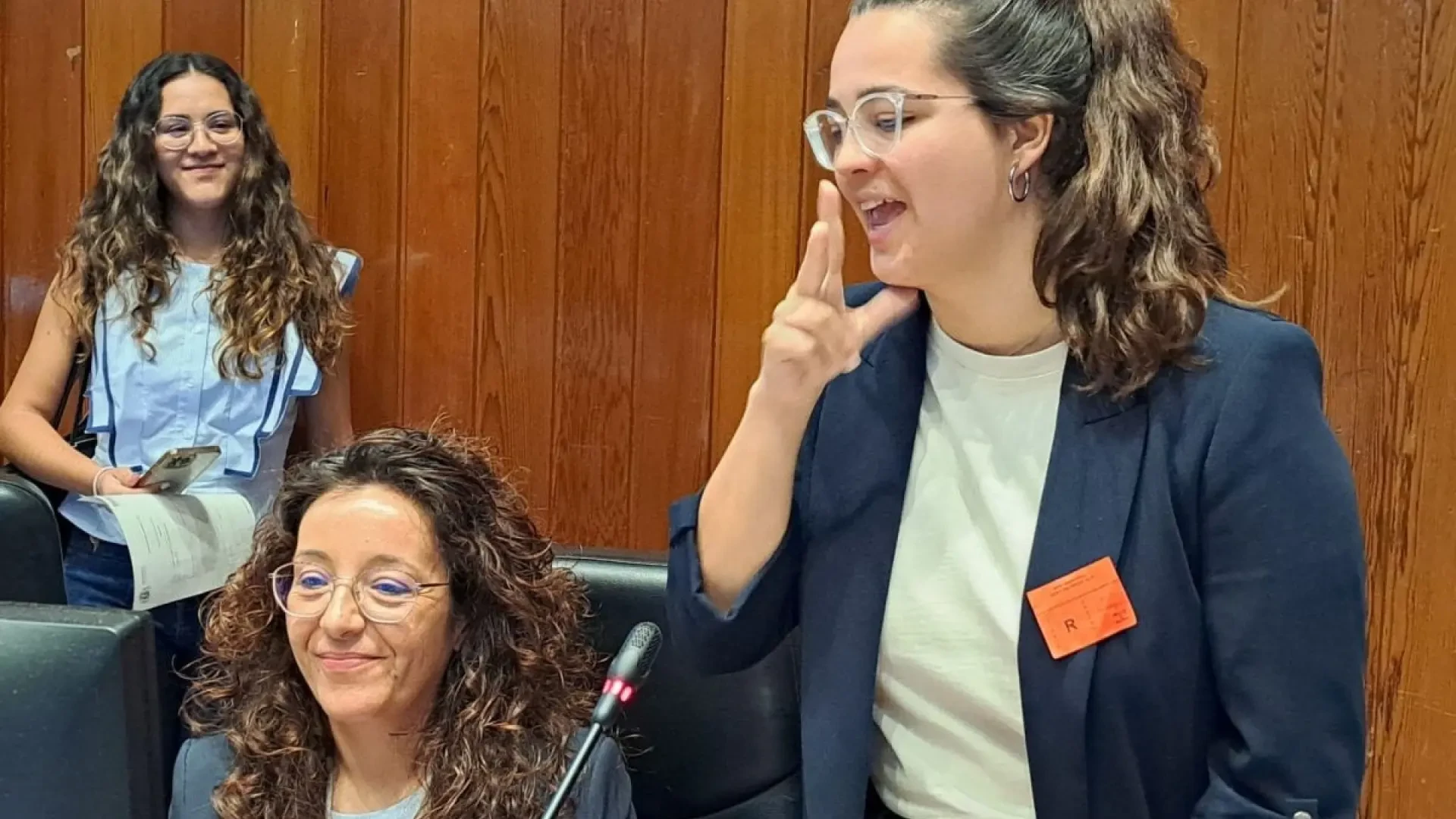 Una MIR con discapacidad auditiva reclama 
